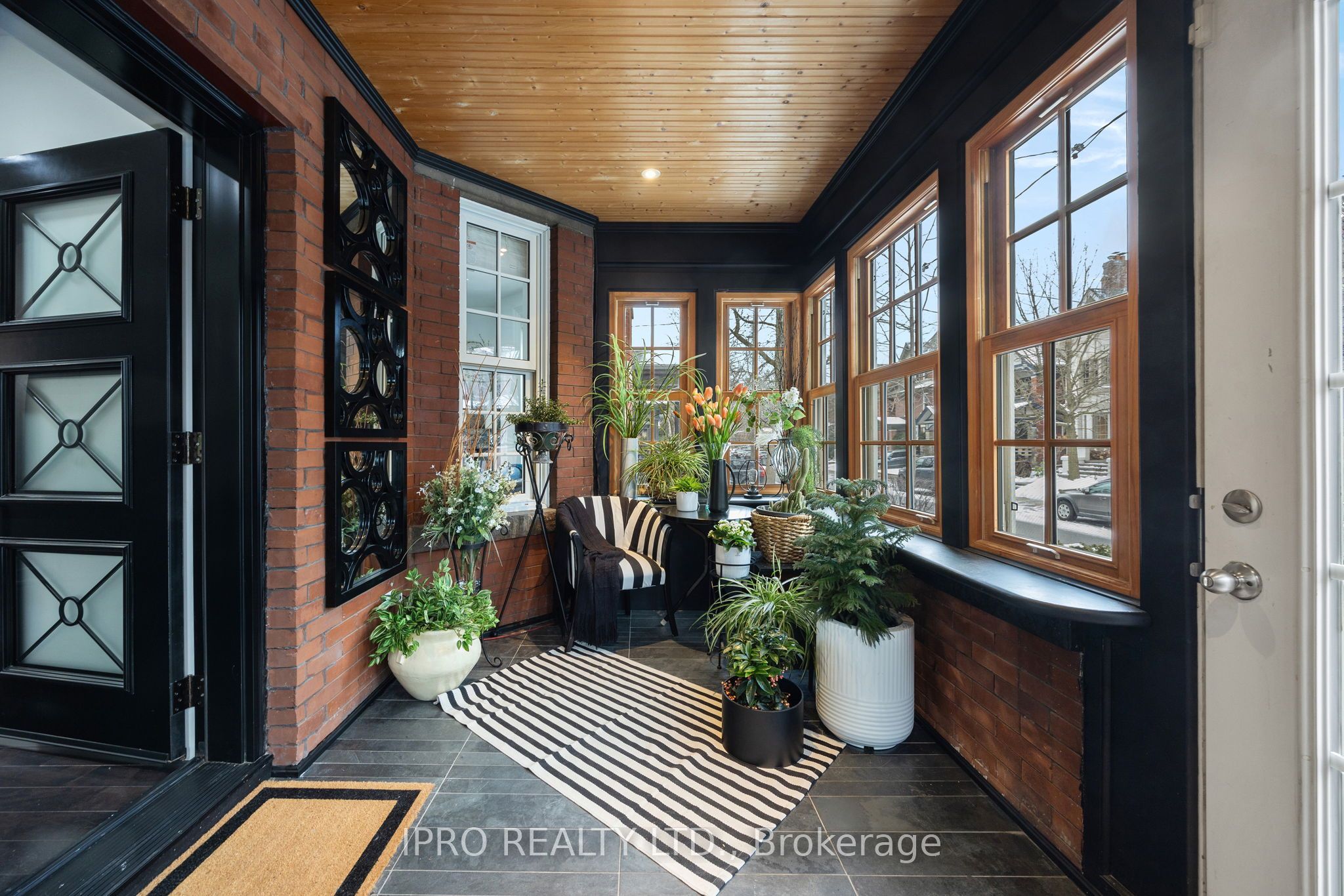 20 Fairview Boulevard Property Photo 3