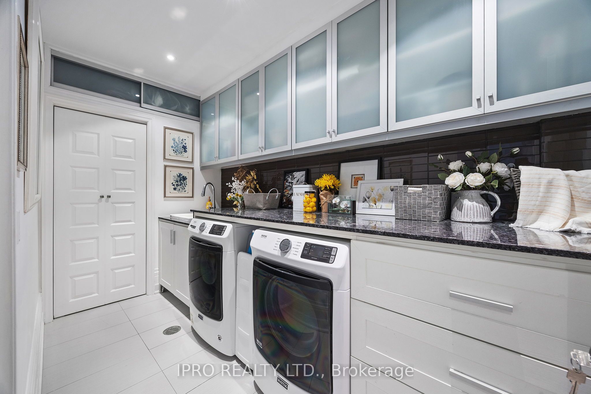 20 Fairview Boulevard Property Photo 33