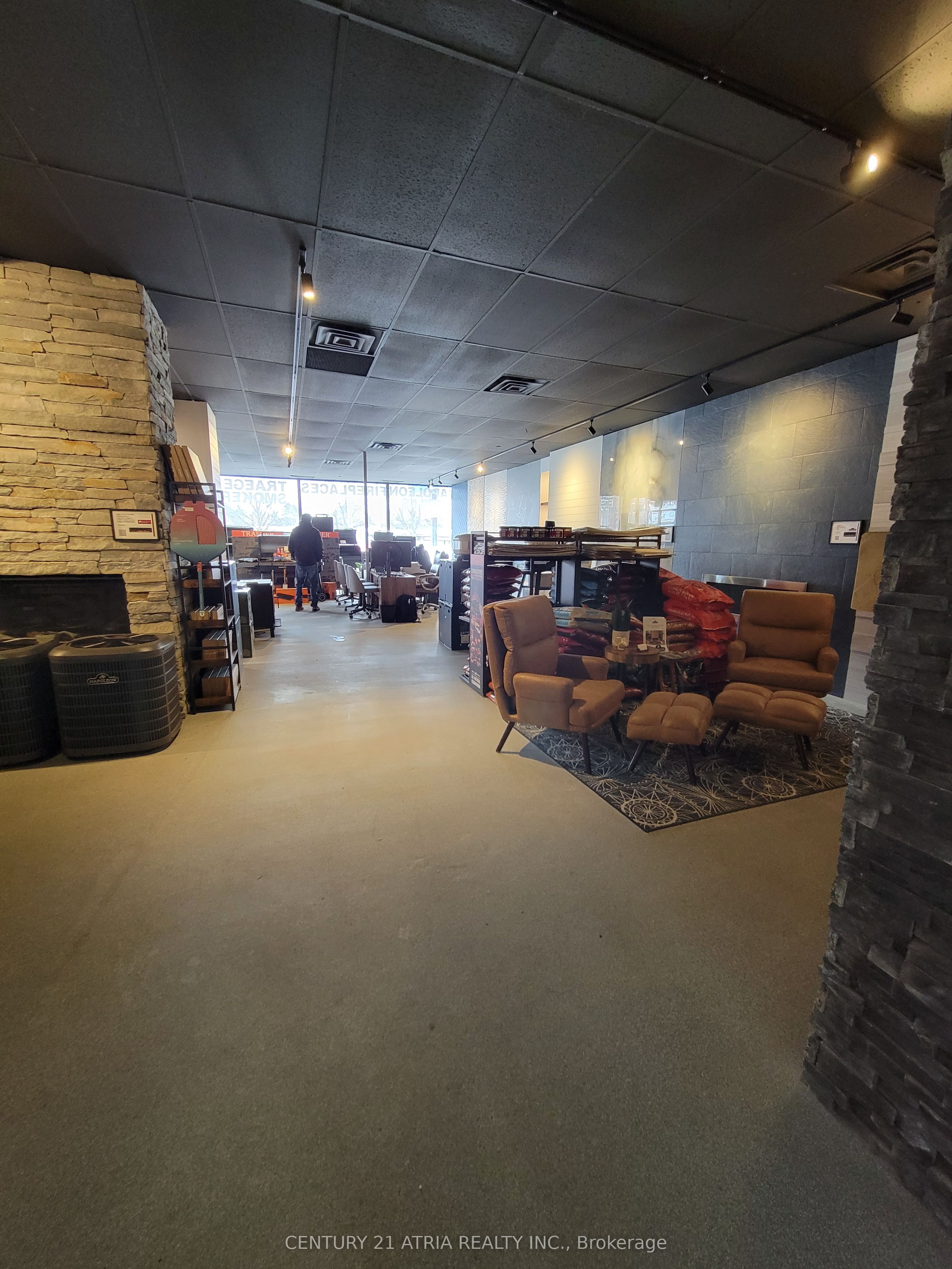 #1 - 1100 Simcoe Street Property Photo 7