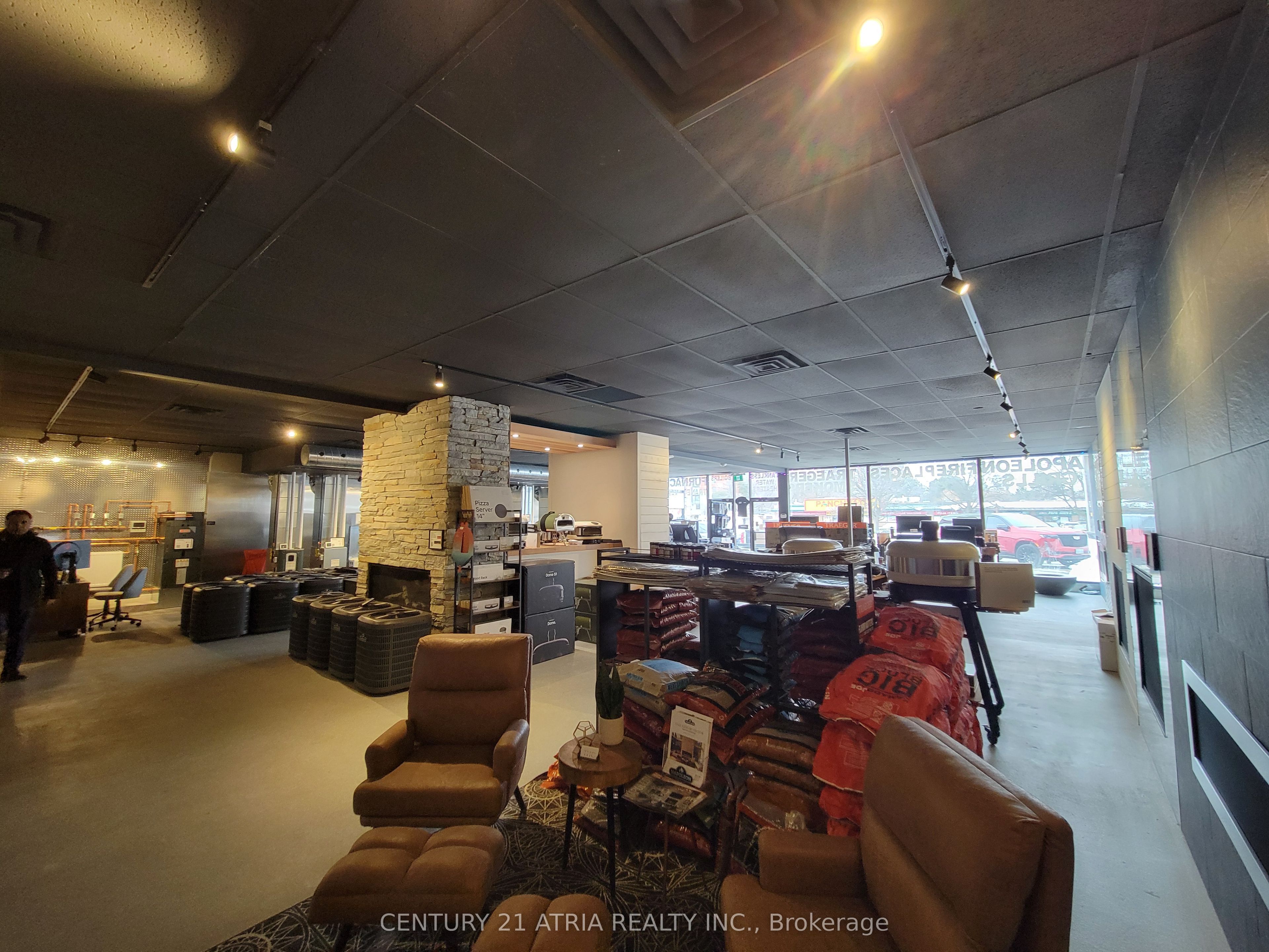 #1-1a - 1100 Simcoe Street Property Photo 10