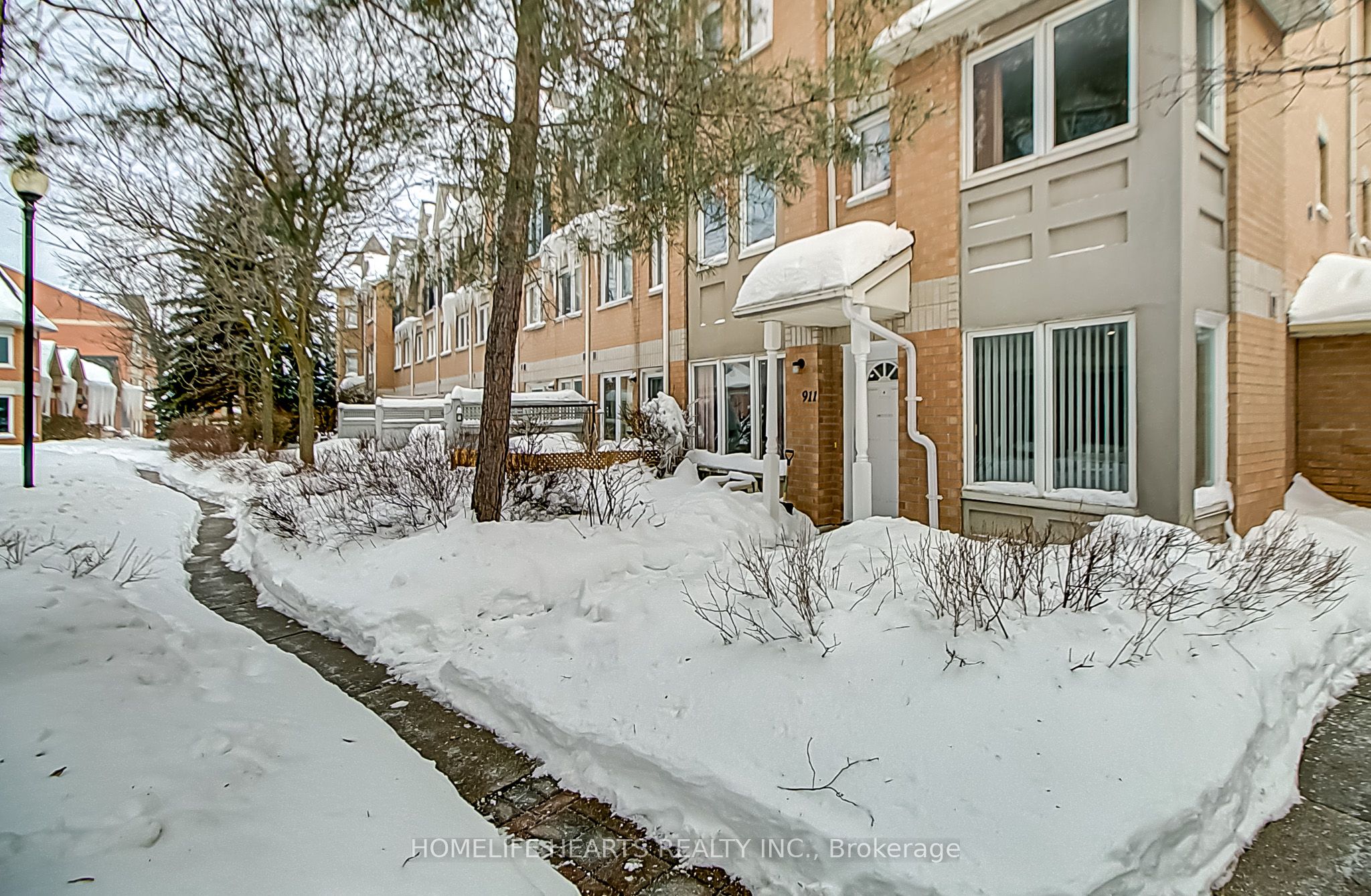 #911 - 29 Rosebank Drive Property Photo 3