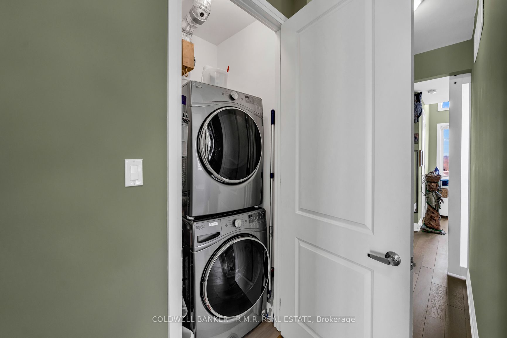 #6g - 305 Lakebreeze Drive Property Photo 36