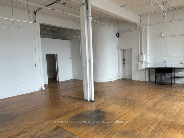 #301 - 9 Davies Avenue Property Photo 5