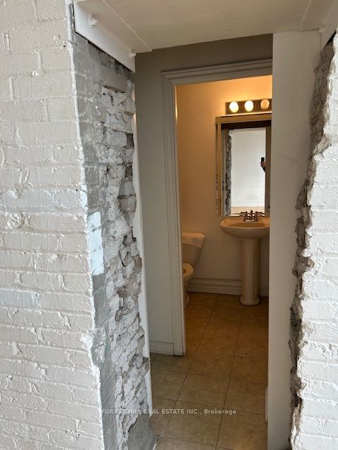 #201b - 9 Davies Avenue Property Photo 5