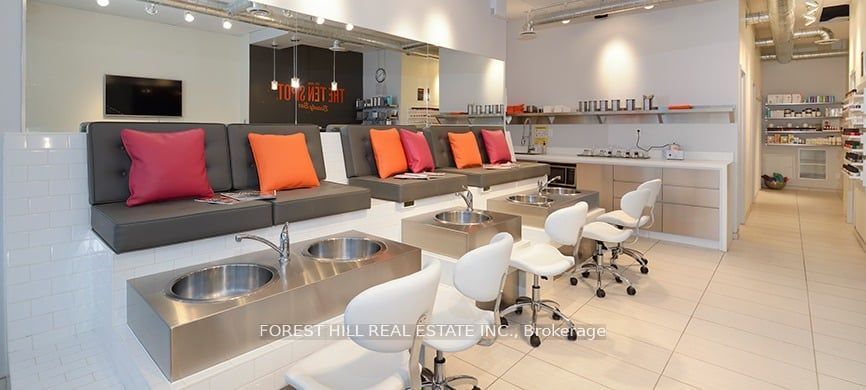 916 Queen Street Property Photo 2