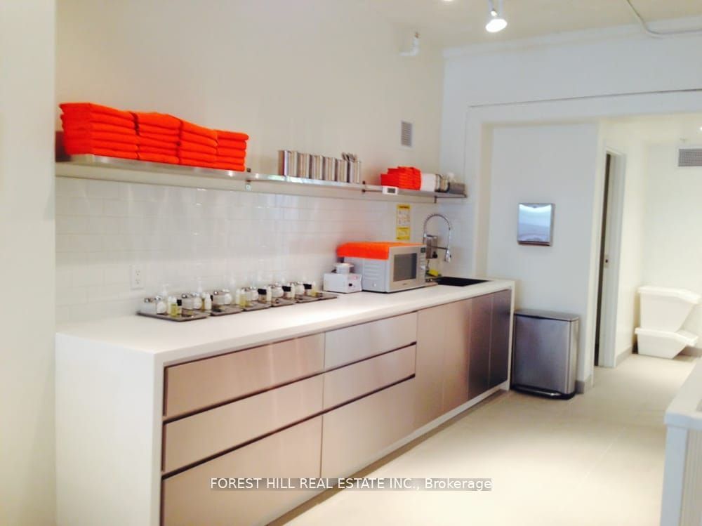 916 Queen Street Property Photo 7
