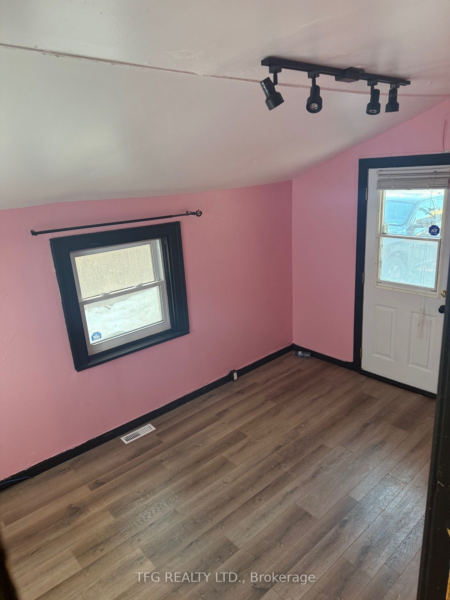 89 Bond Street Property Photo 16