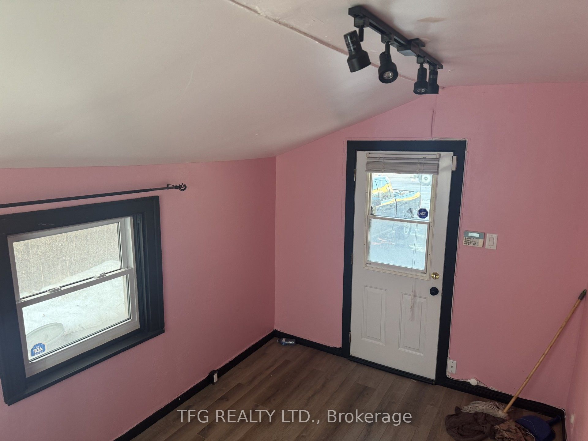 89 Bond Street Property Photo 18