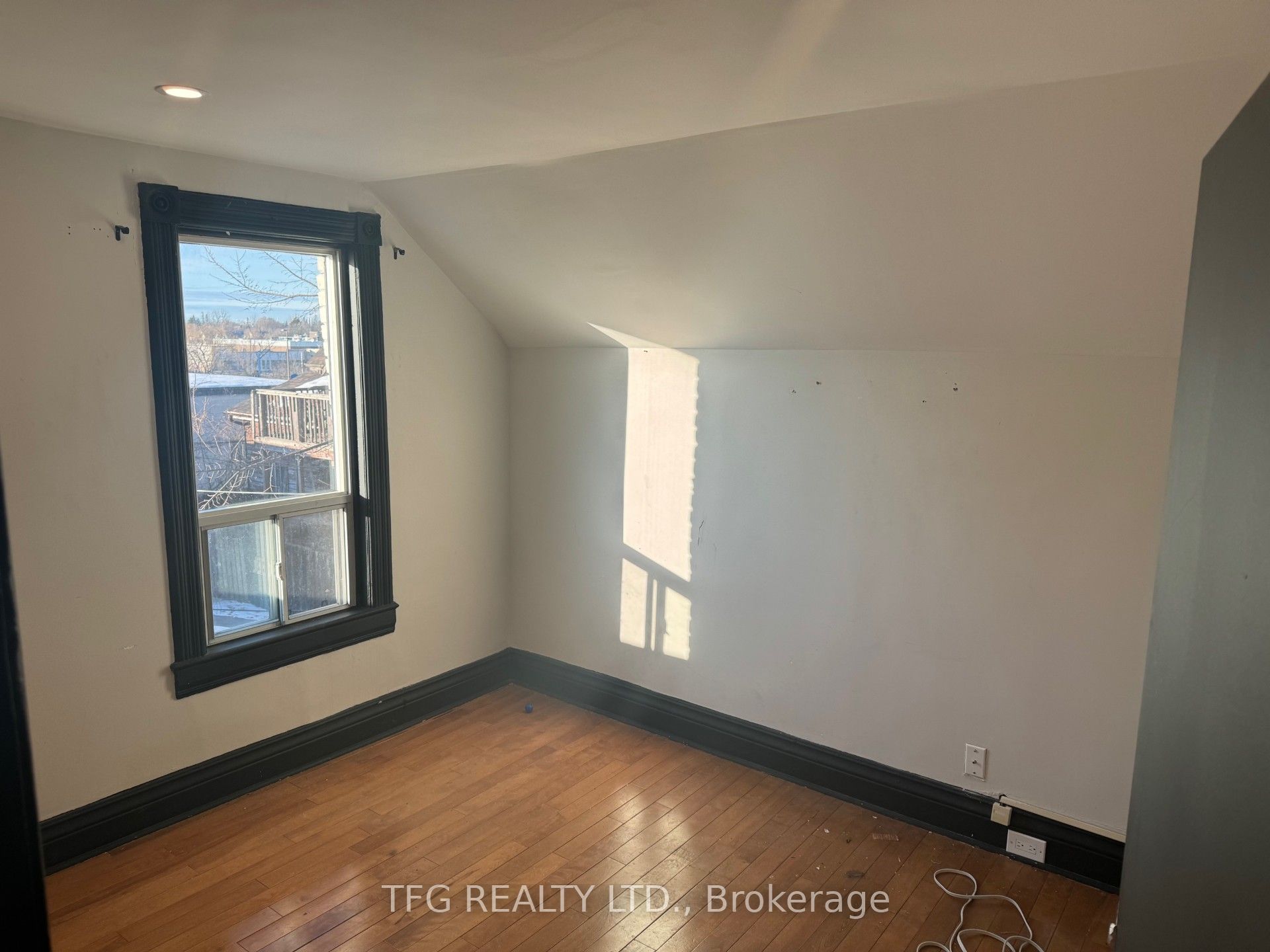 89 Bond Street Property Photo 28