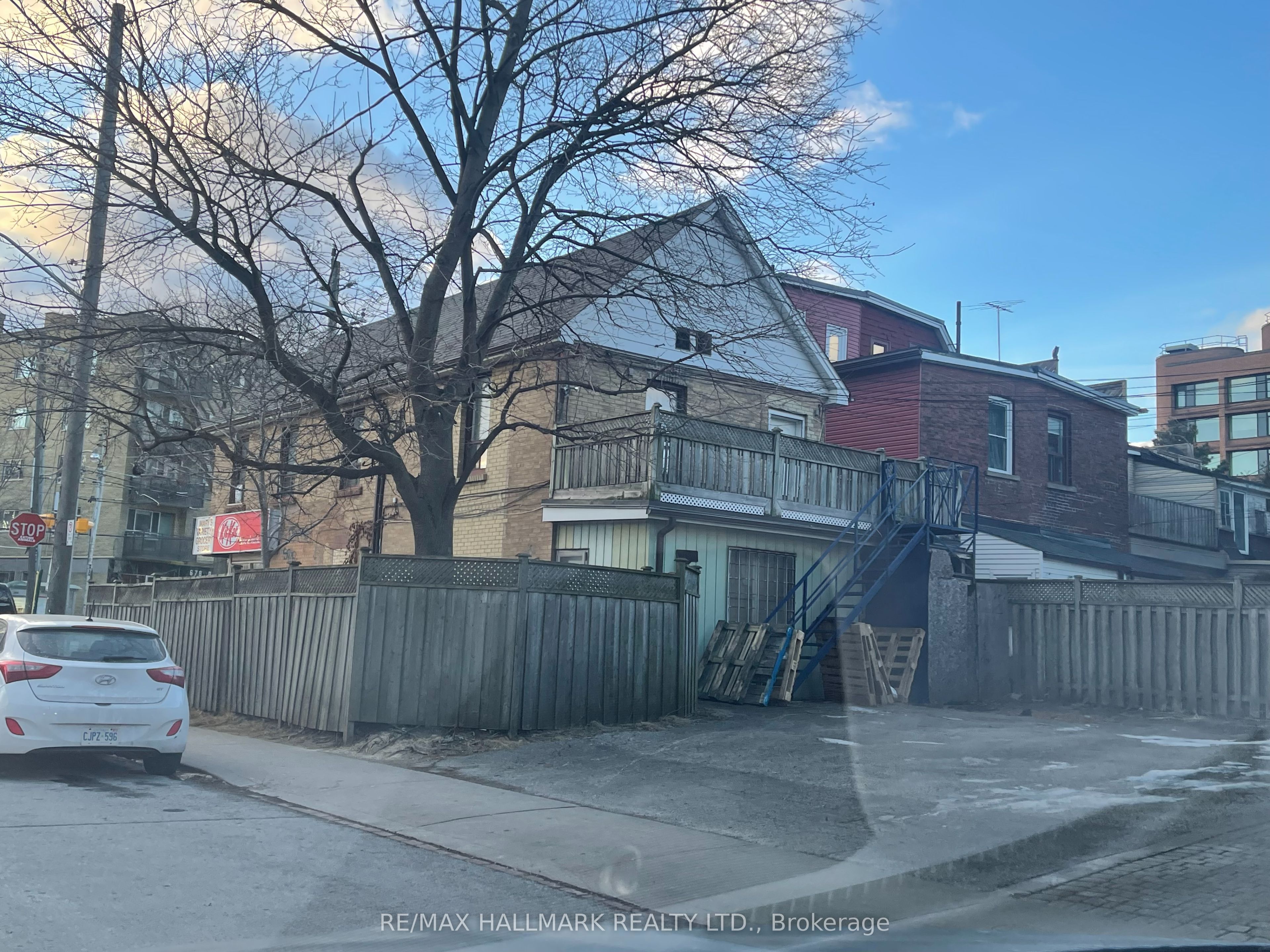 675 Broadview Avenue Property Photo 2