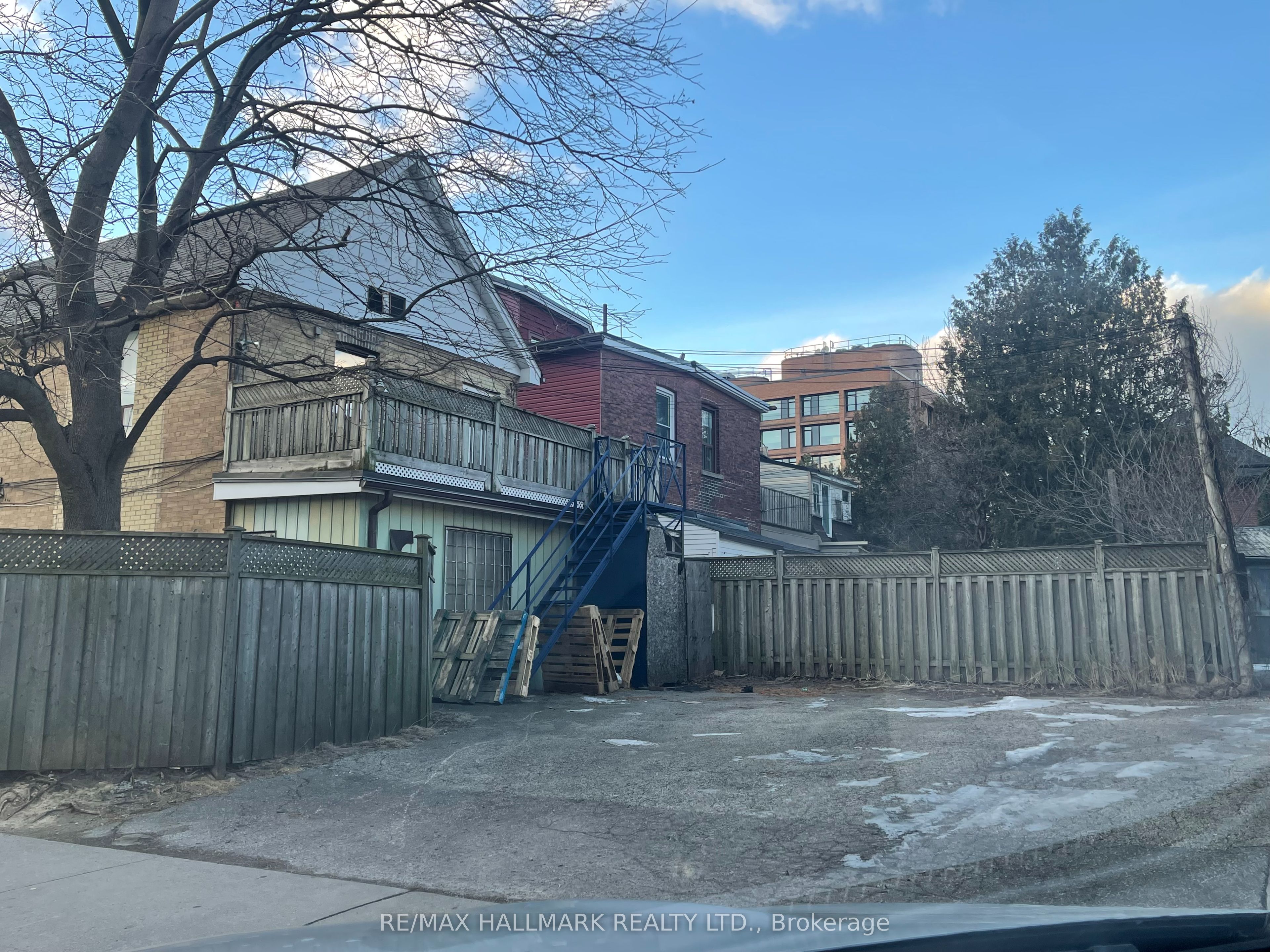 675 Broadview Avenue Property Photo 3
