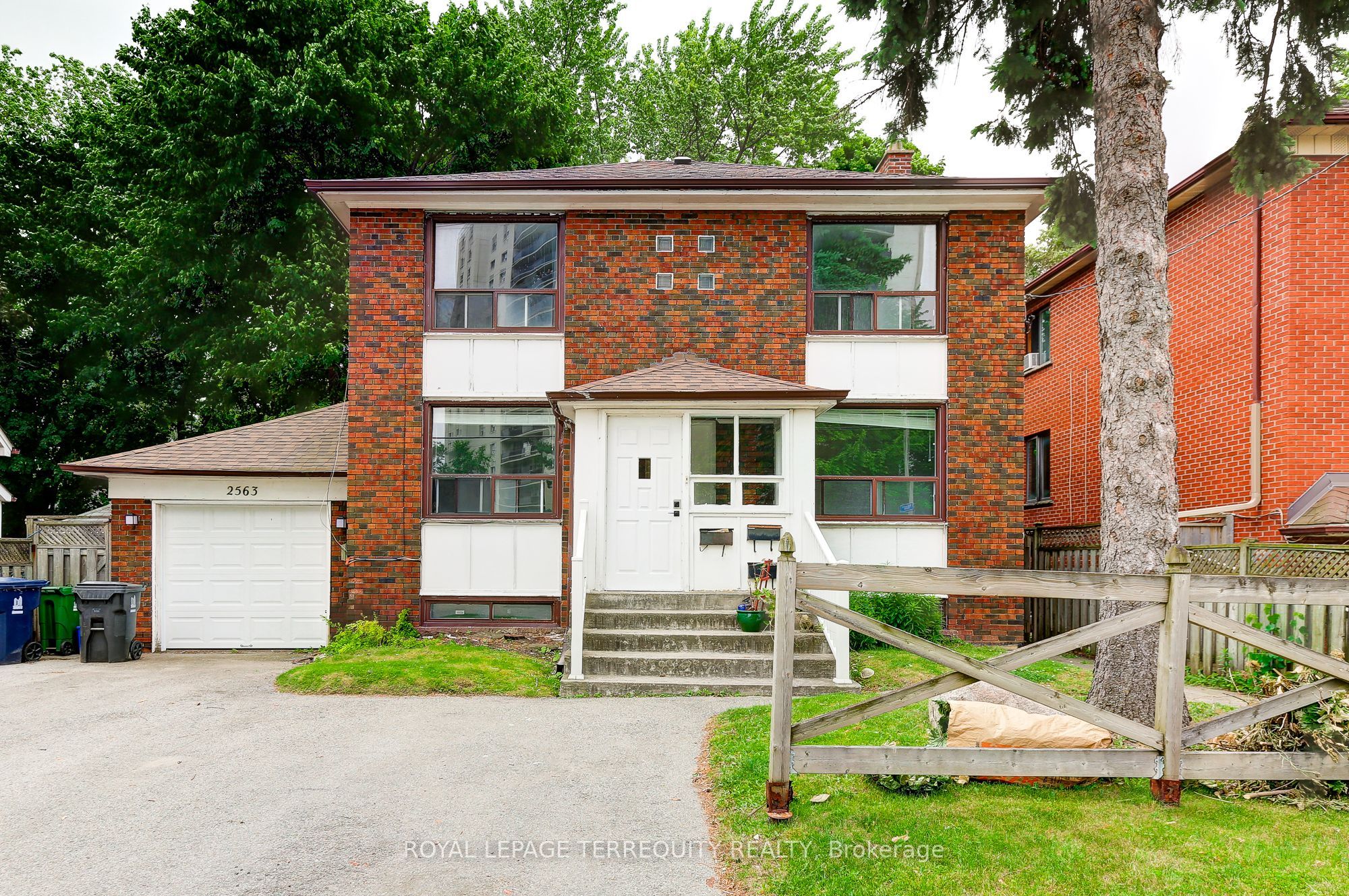 2563 Kingston Road Property Photo 1