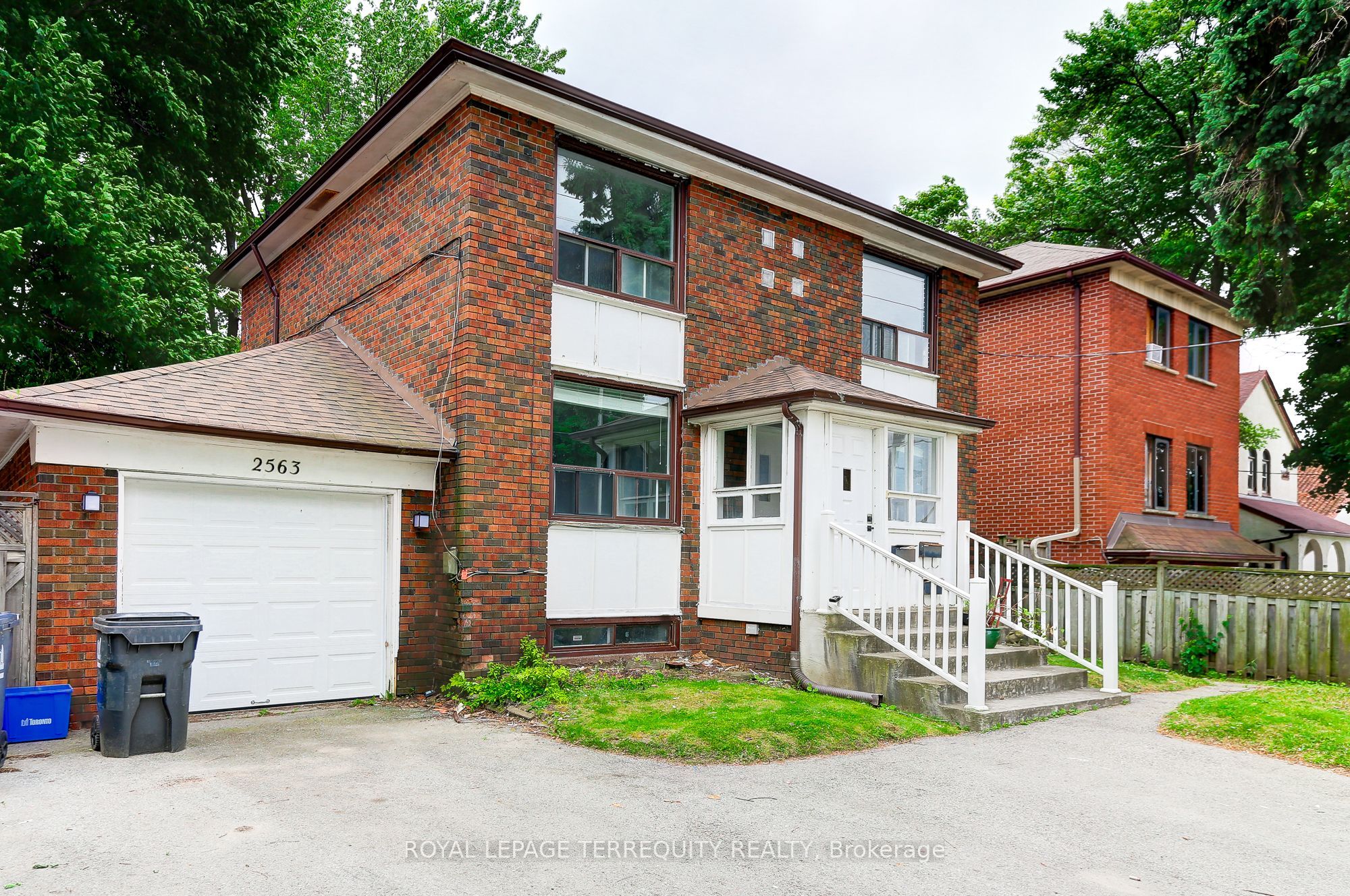 2563 Kingston Road Property Photo 2