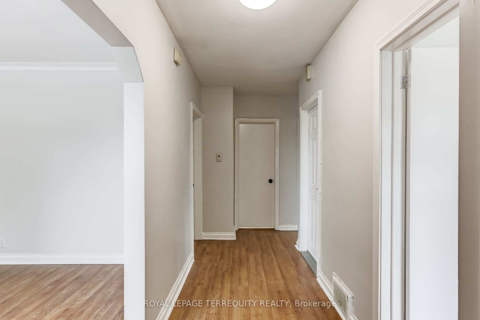 2563 Kingston Road Property Photo 4