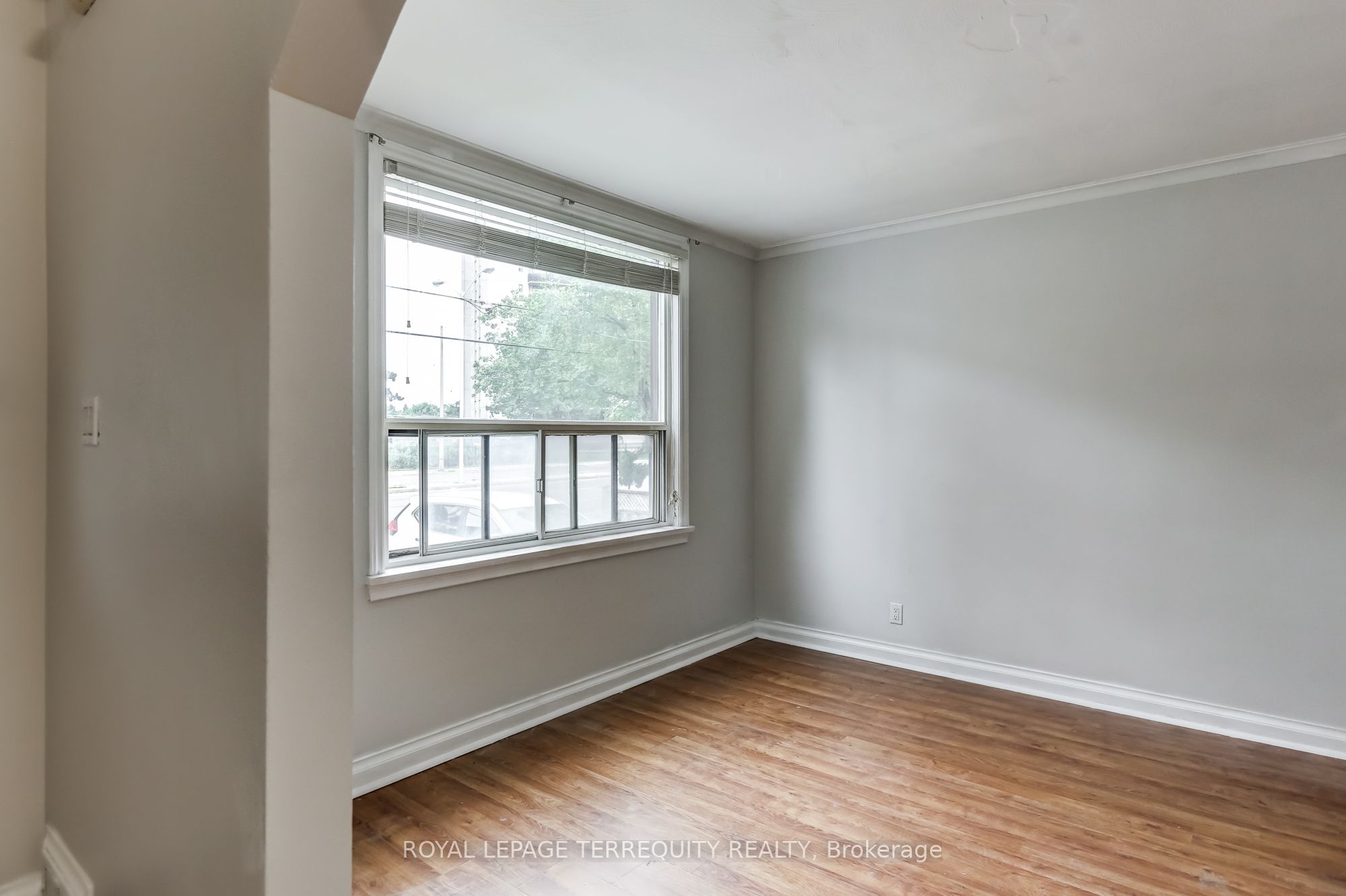2563 Kingston Road Property Photo 5
