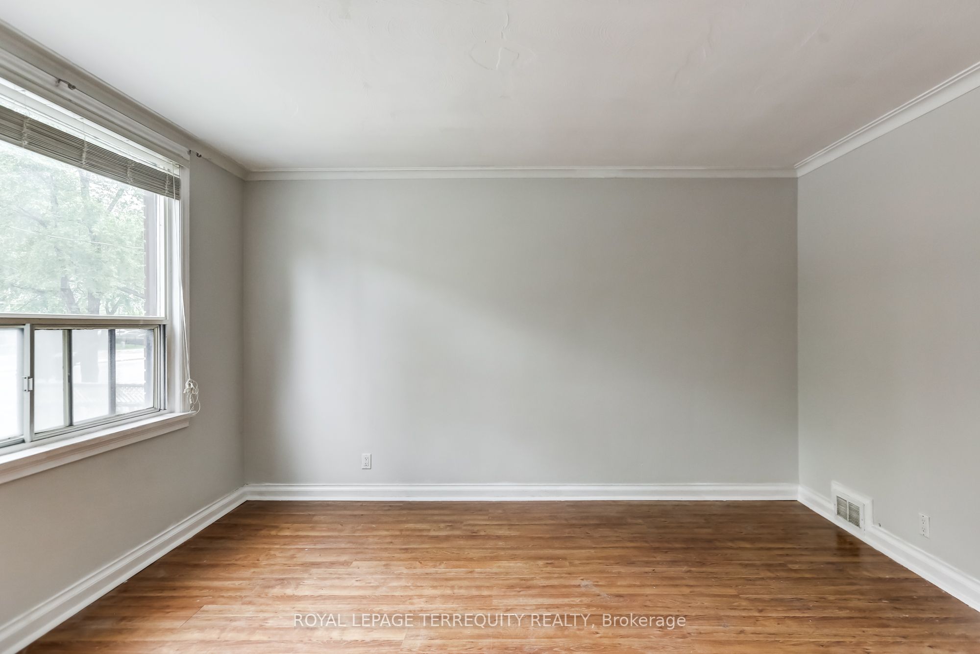 2563 Kingston Road Property Photo 6