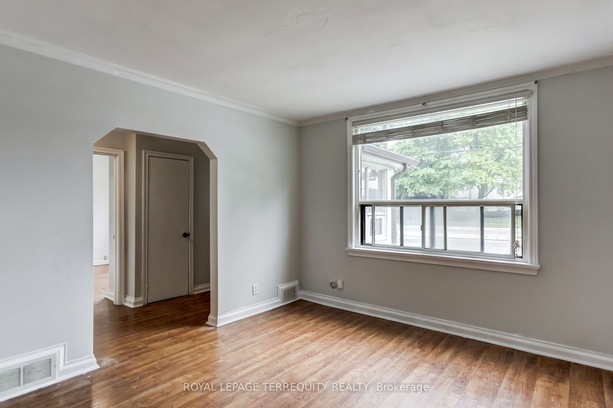 2563 Kingston Road Property Photo 8