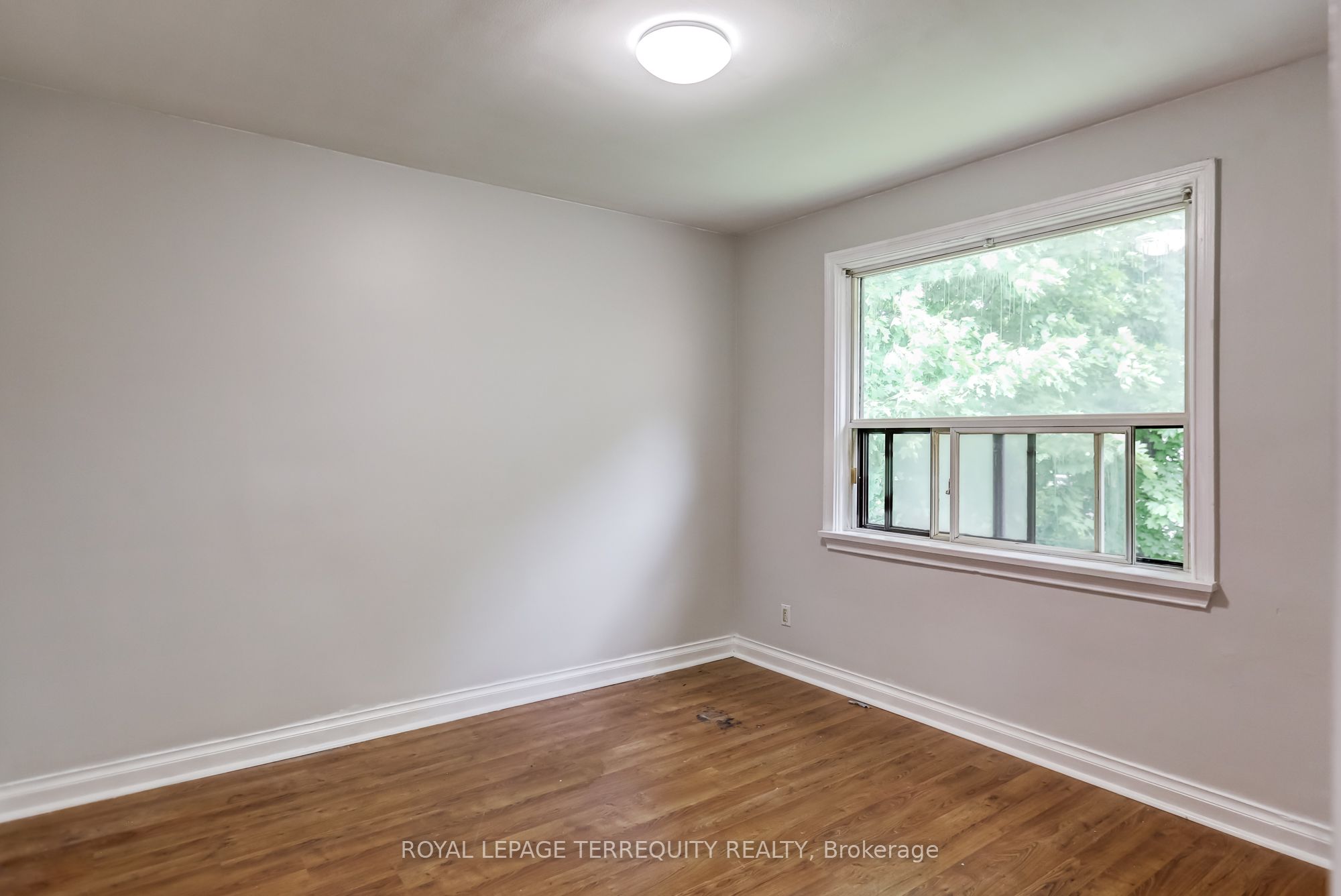 2563 Kingston Road Property Photo 10