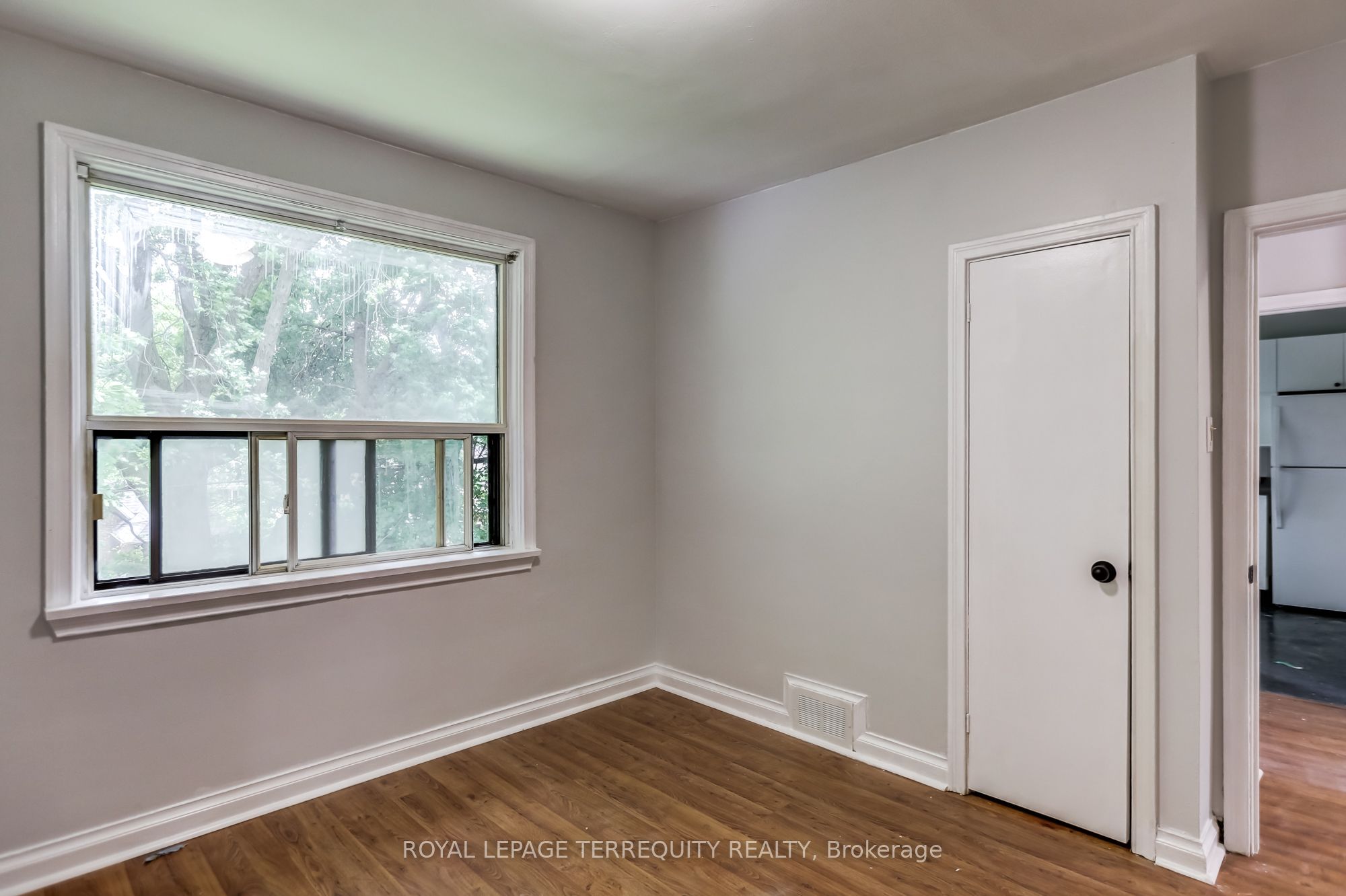 2563 Kingston Road Property Photo 11