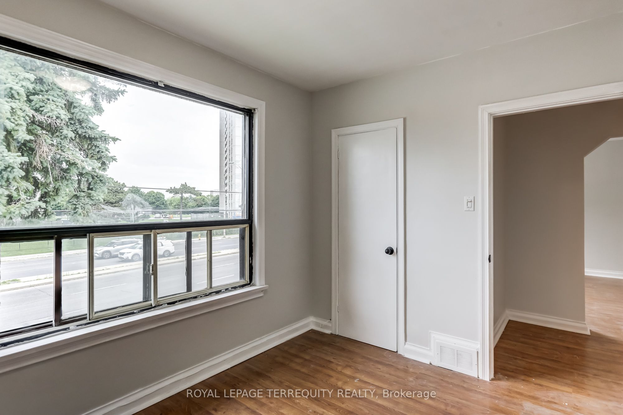 2563 Kingston Road Property Photo 13