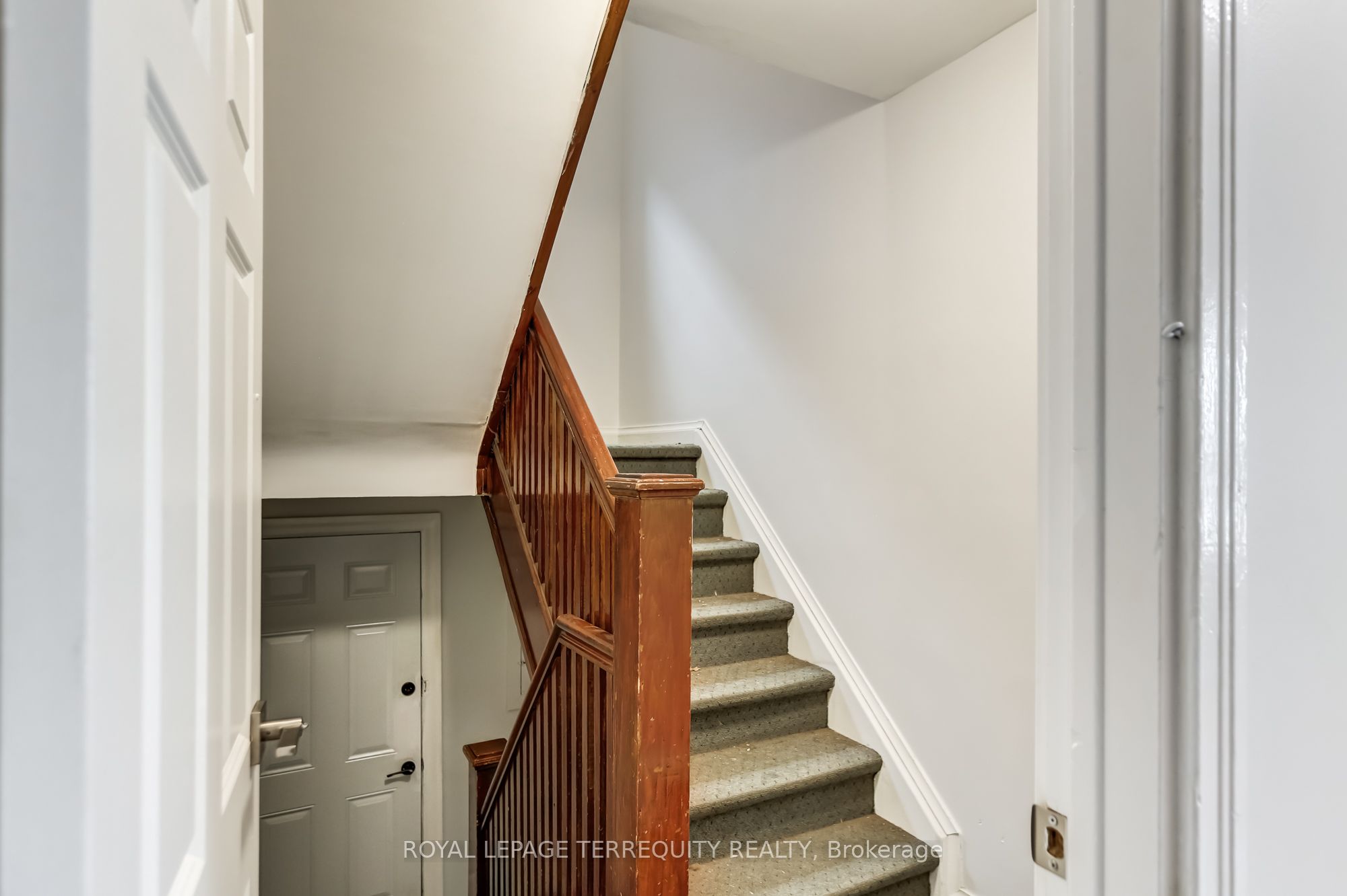 2563 Kingston Road Property Photo 21