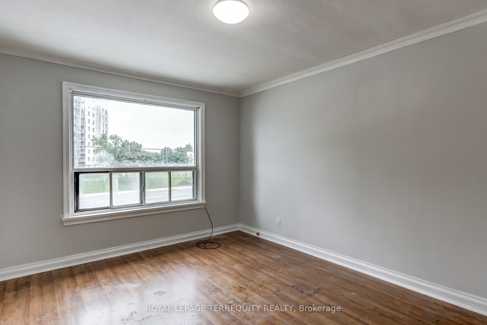 2563 Kingston Road Property Photo 22
