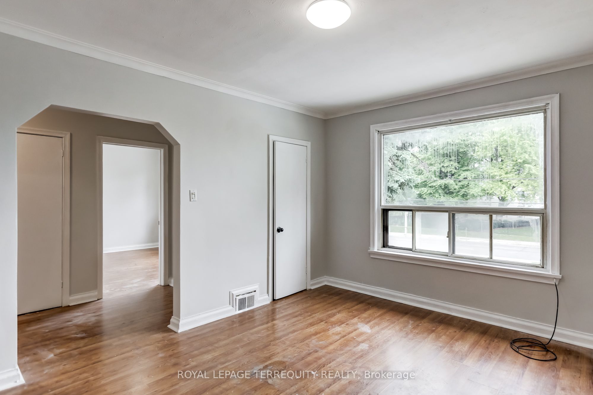 2563 Kingston Road Property Photo 23