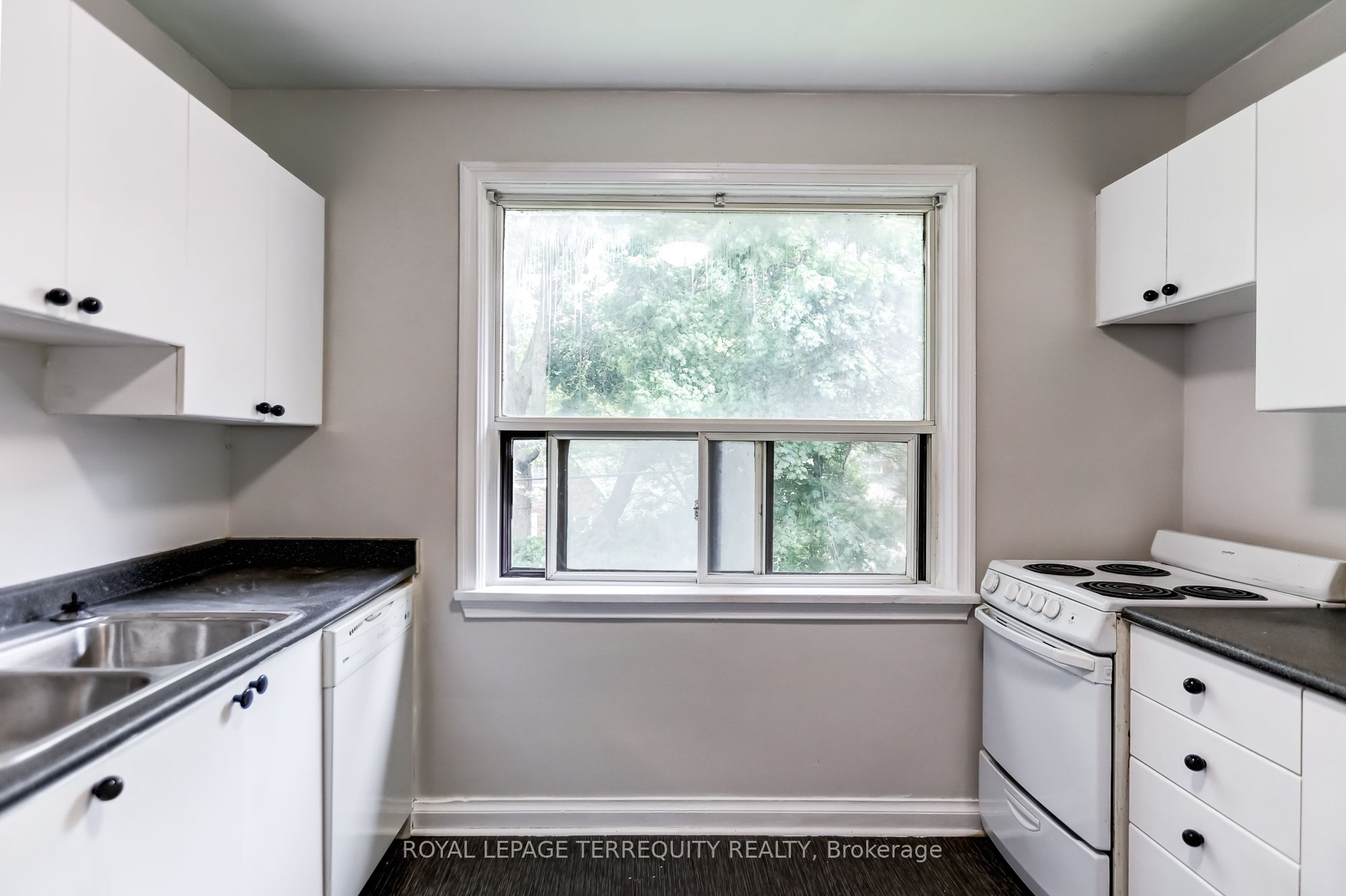 2563 Kingston Road Property Photo 25