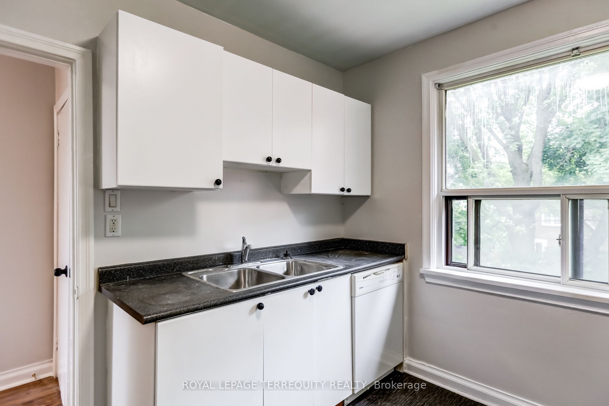 2563 Kingston Road Property Photo 26