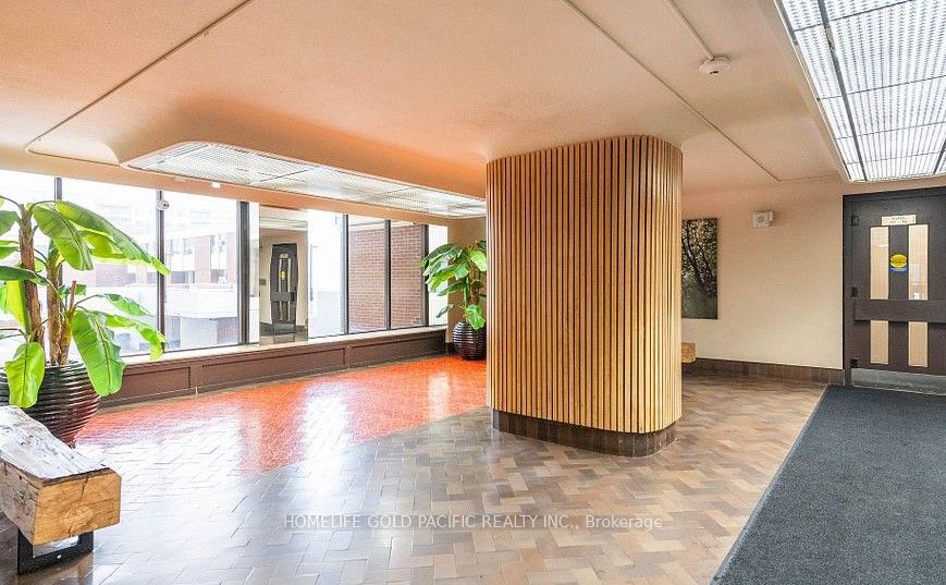 1 Massey Square 1214 Property Photo 4