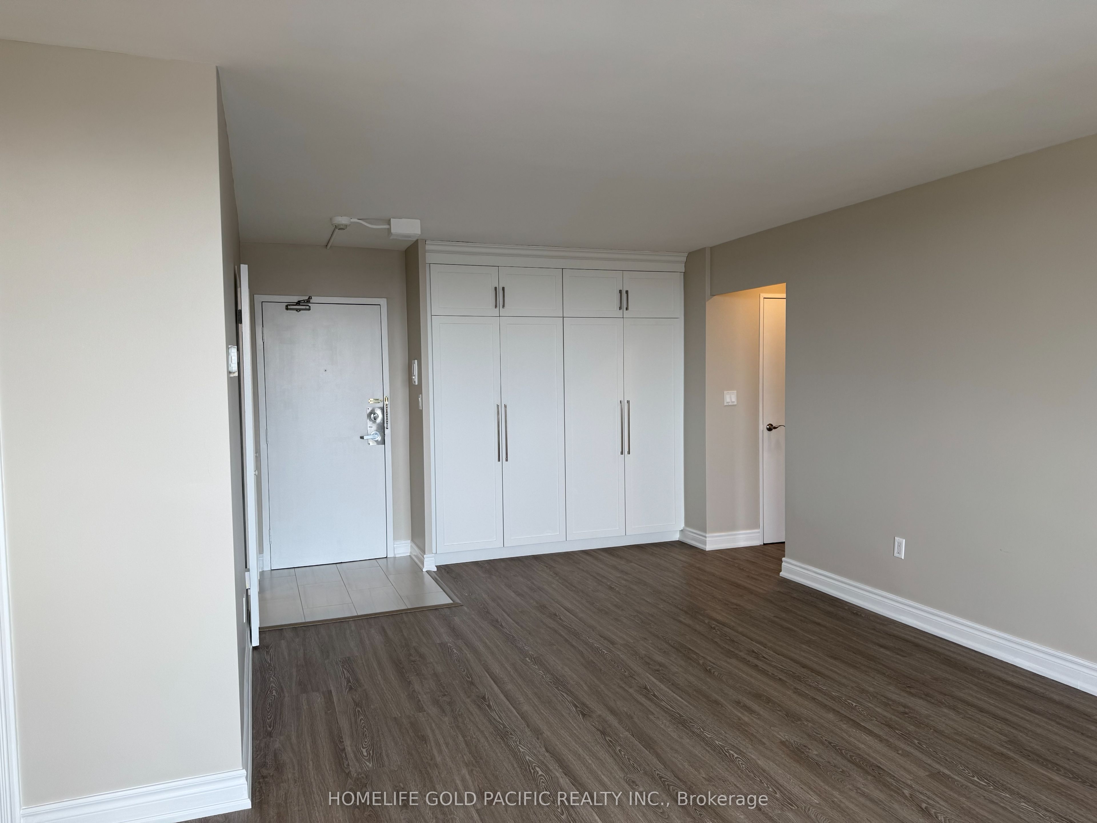 1 Massey Square 1214 Property Photo 6