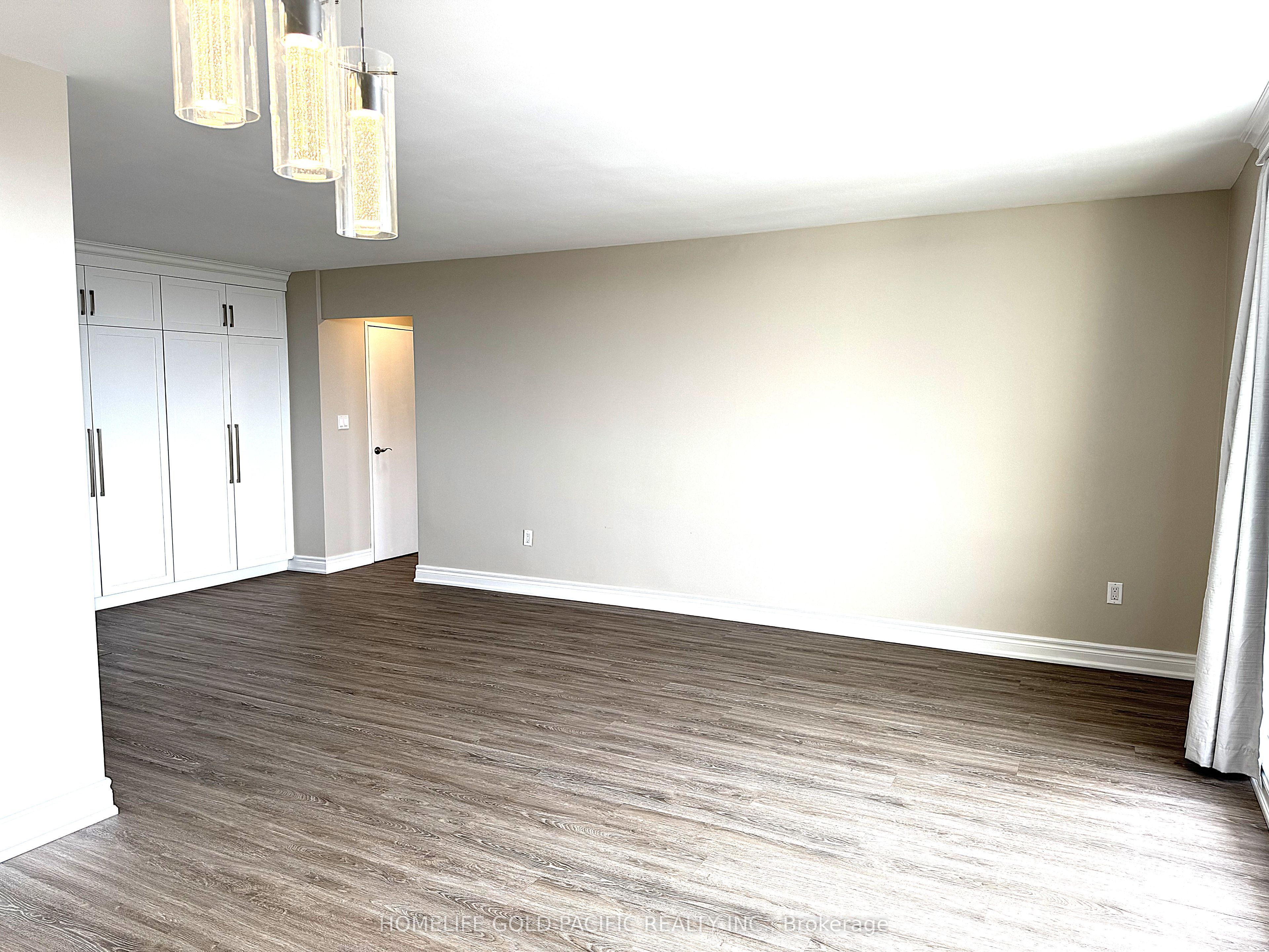 1 Massey Square 1214 Property Photo 7