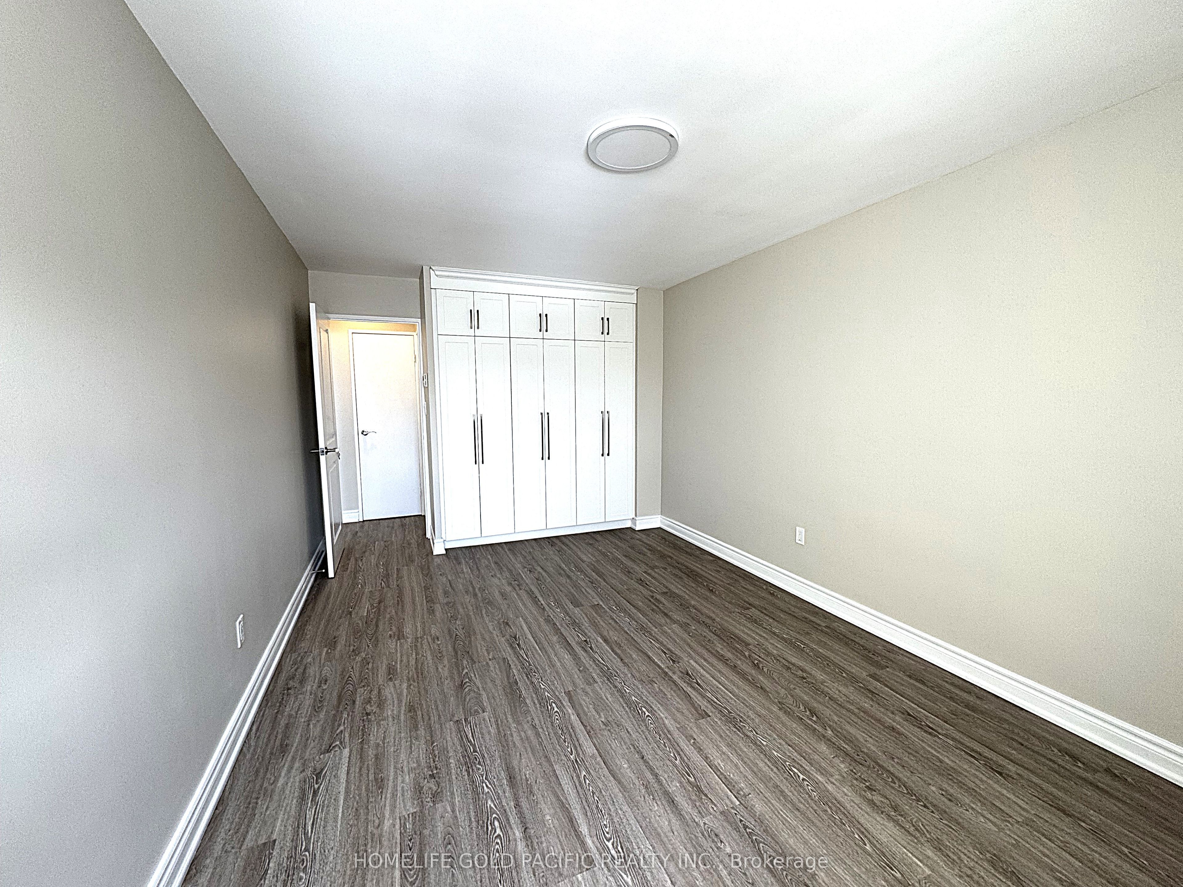 1 Massey Square 1214 Property Photo 10