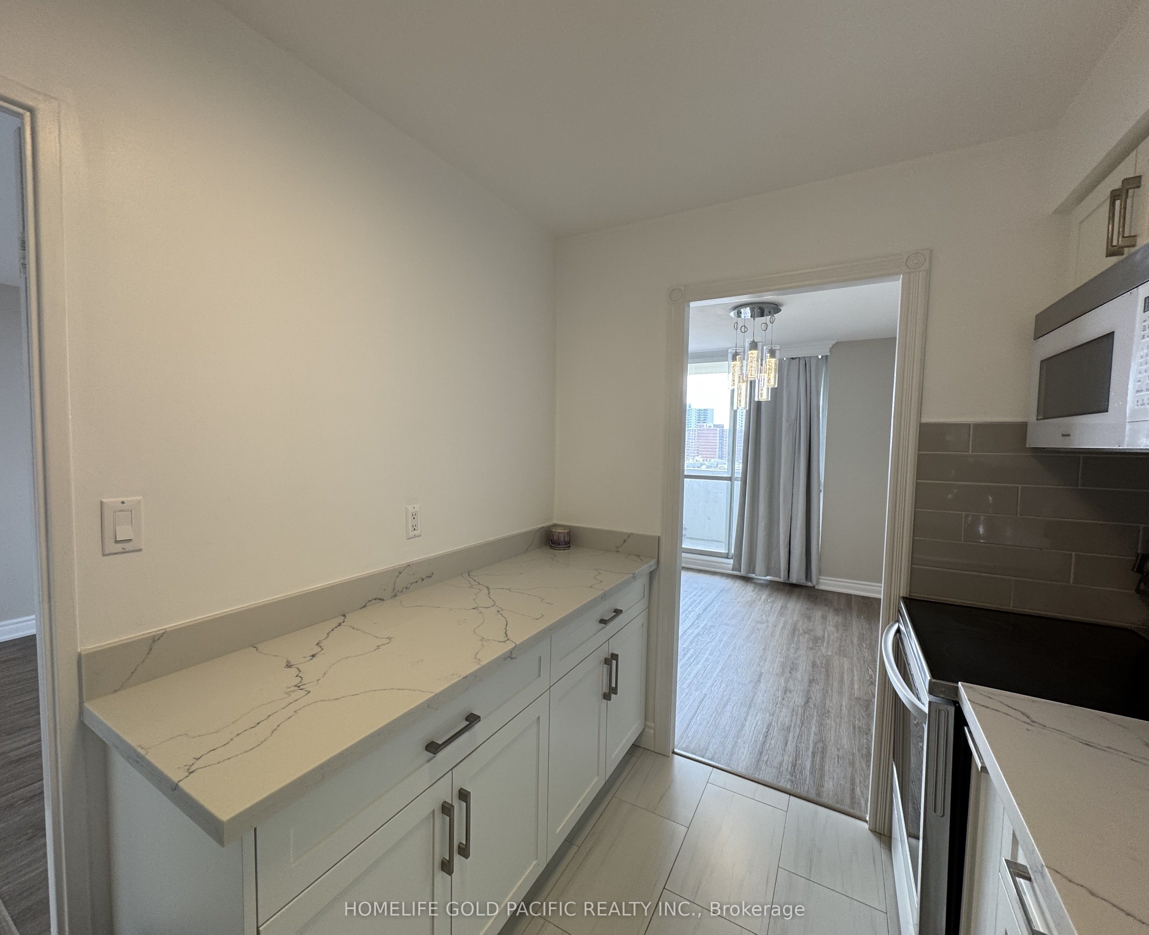 1 Massey Square 1214 Property Photo 15