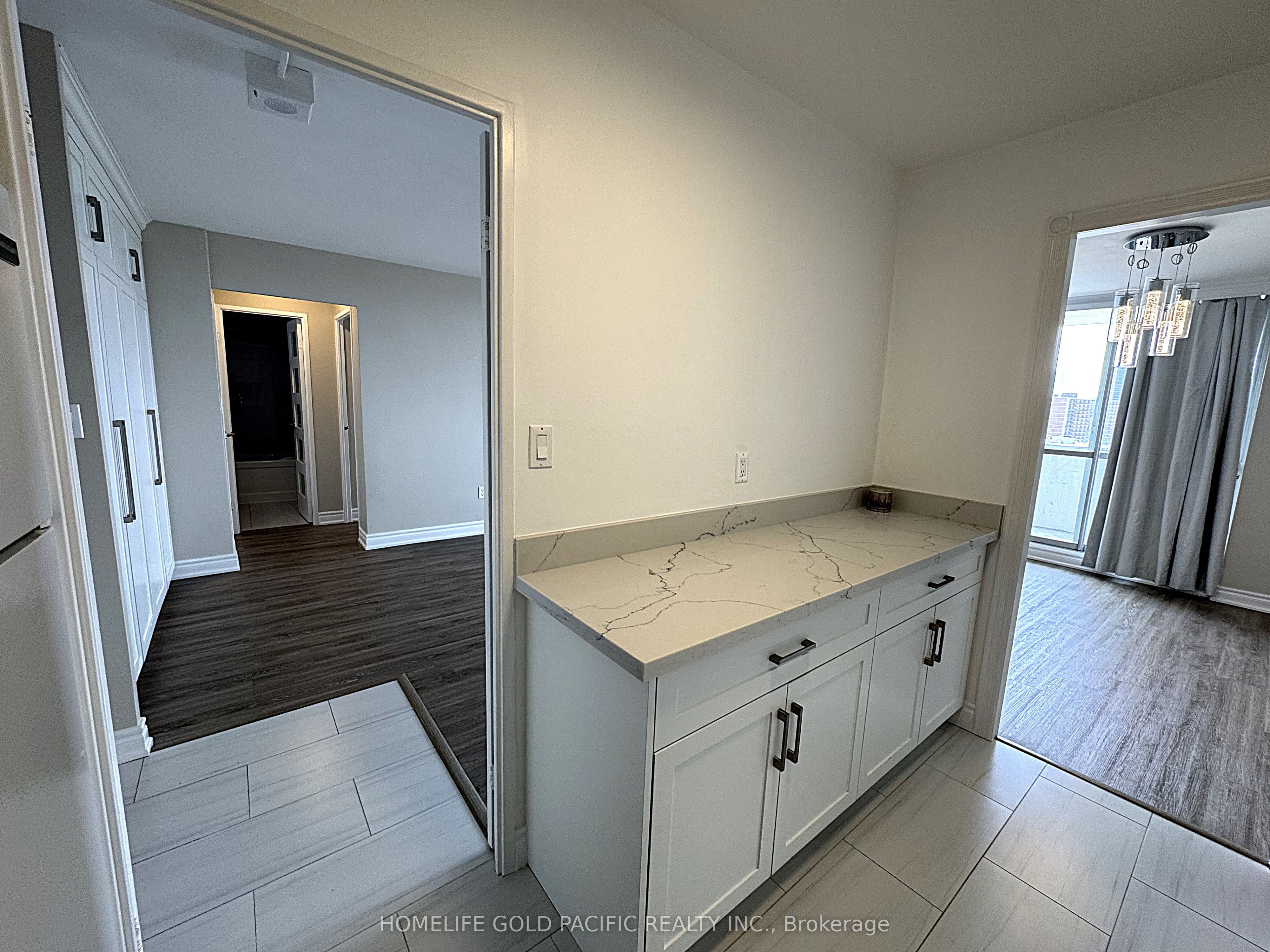 1 Massey Square 1214 Property Photo 16