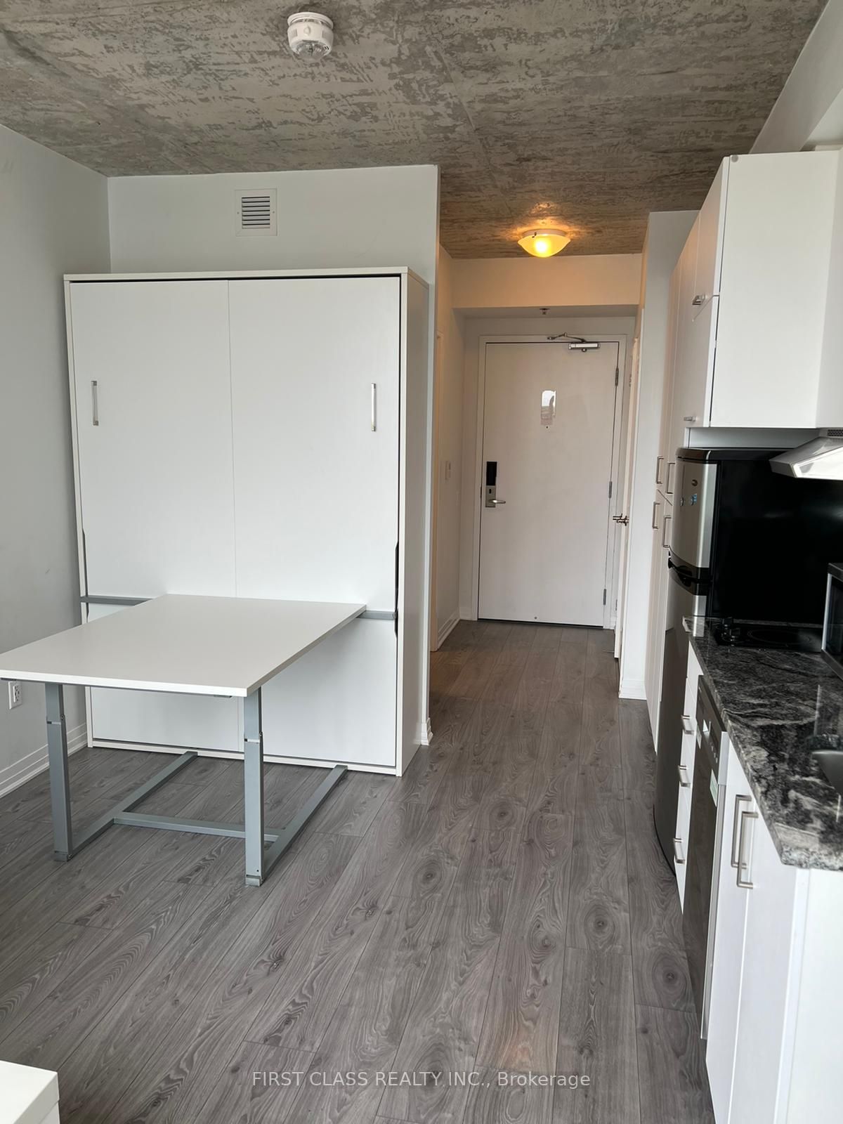 #602 - 1900 Simcoe Street Property Photo 2
