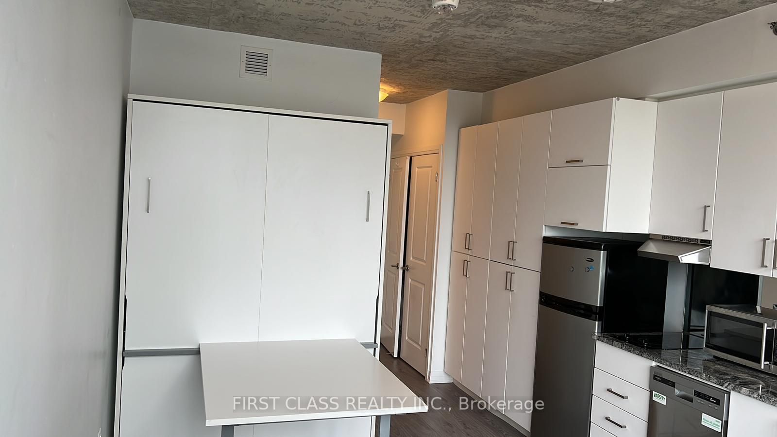 #602 - 1900 Simcoe Street Property Photo 3