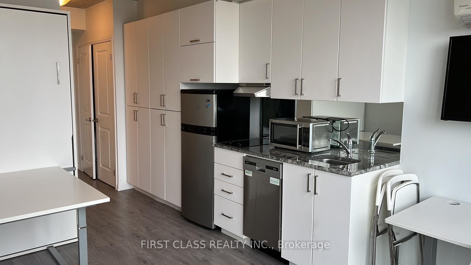 #602 - 1900 Simcoe Street Property Photo 4