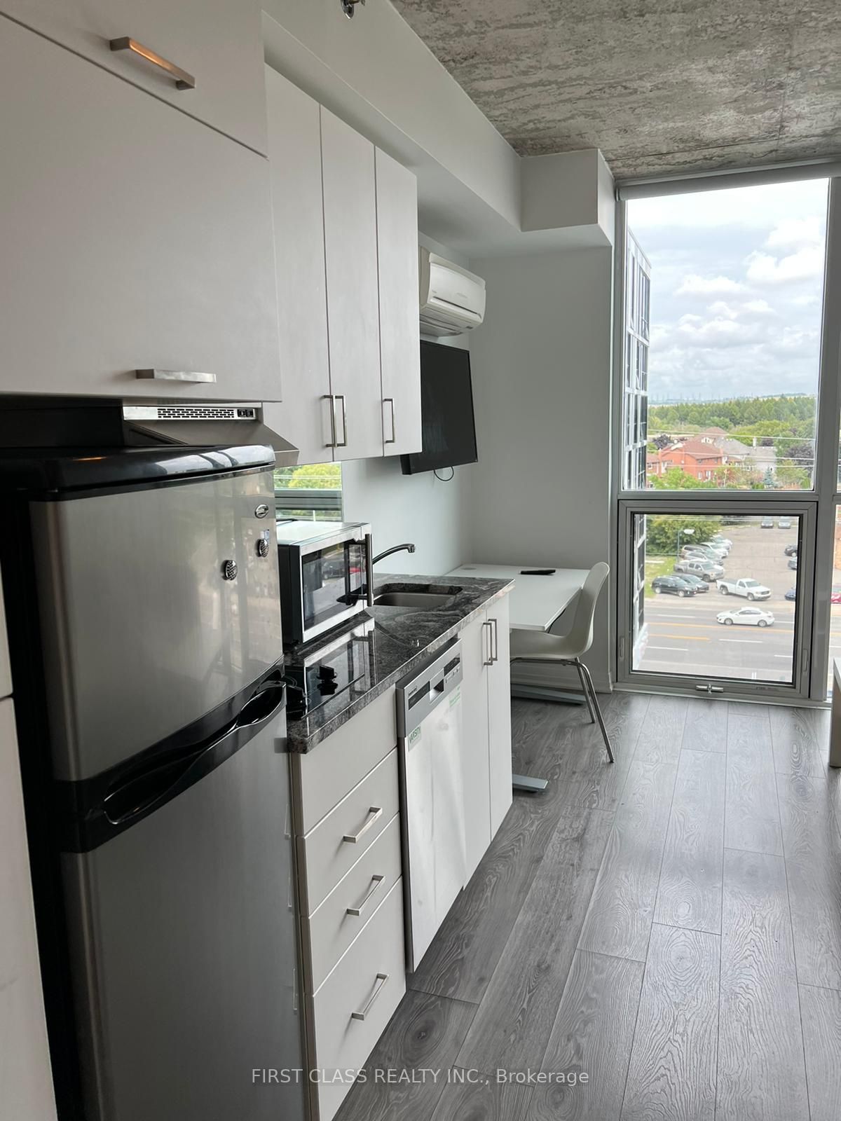 #602 - 1900 Simcoe Street Property Photo 5