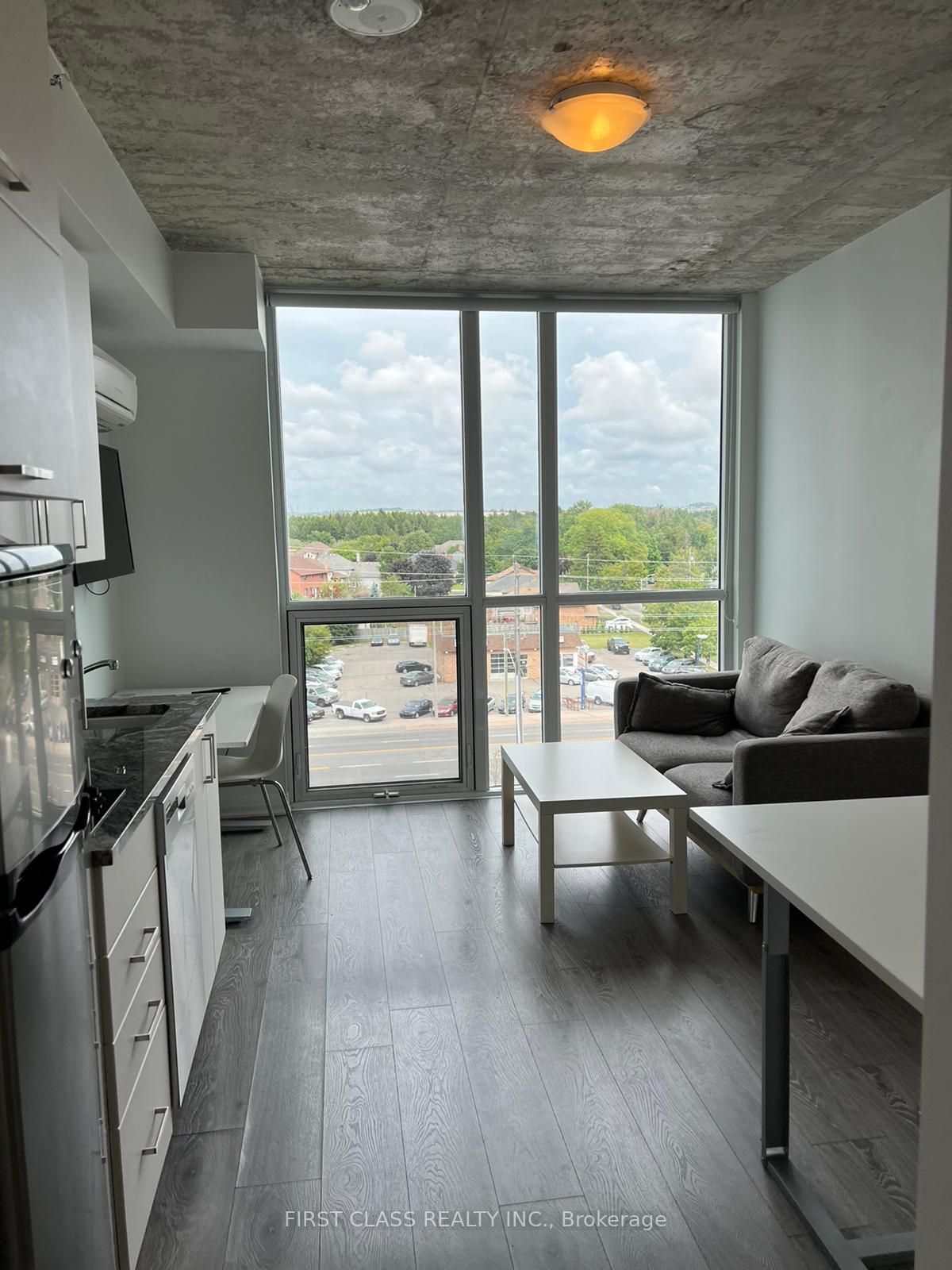 #602 - 1900 Simcoe Street Property Photo 6