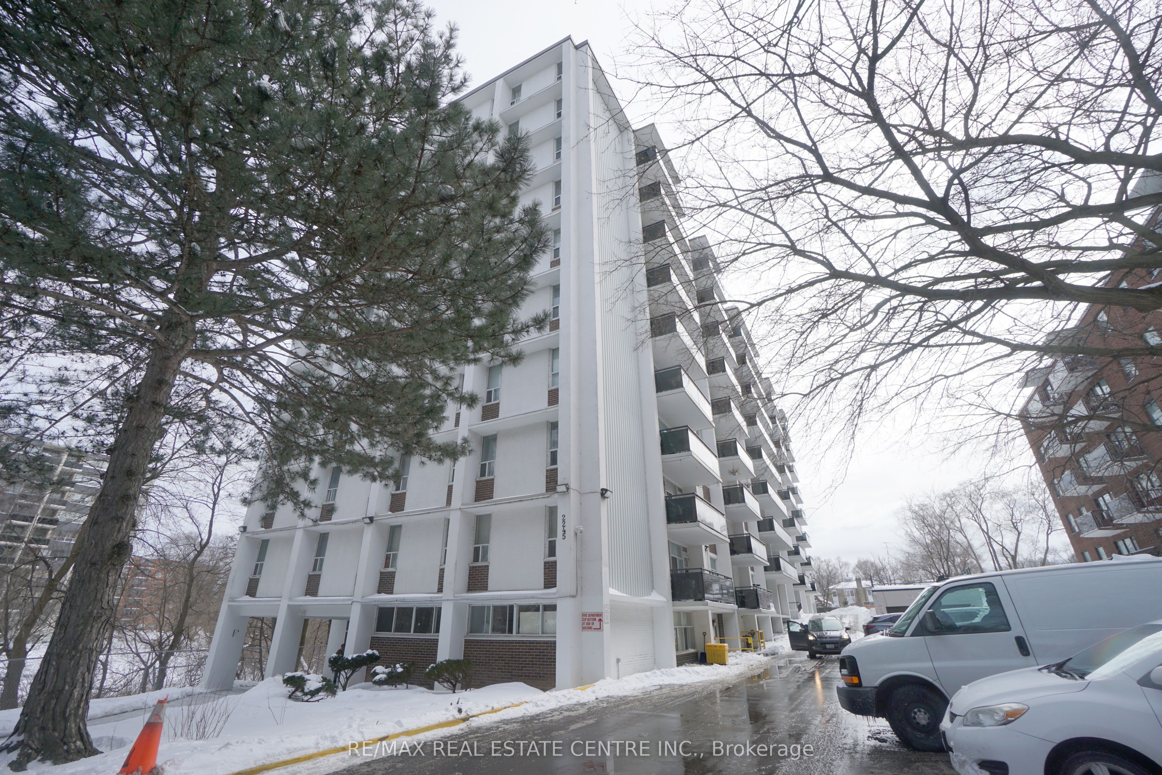 2245 Eglinton Avenue E 807 Property Photo 1