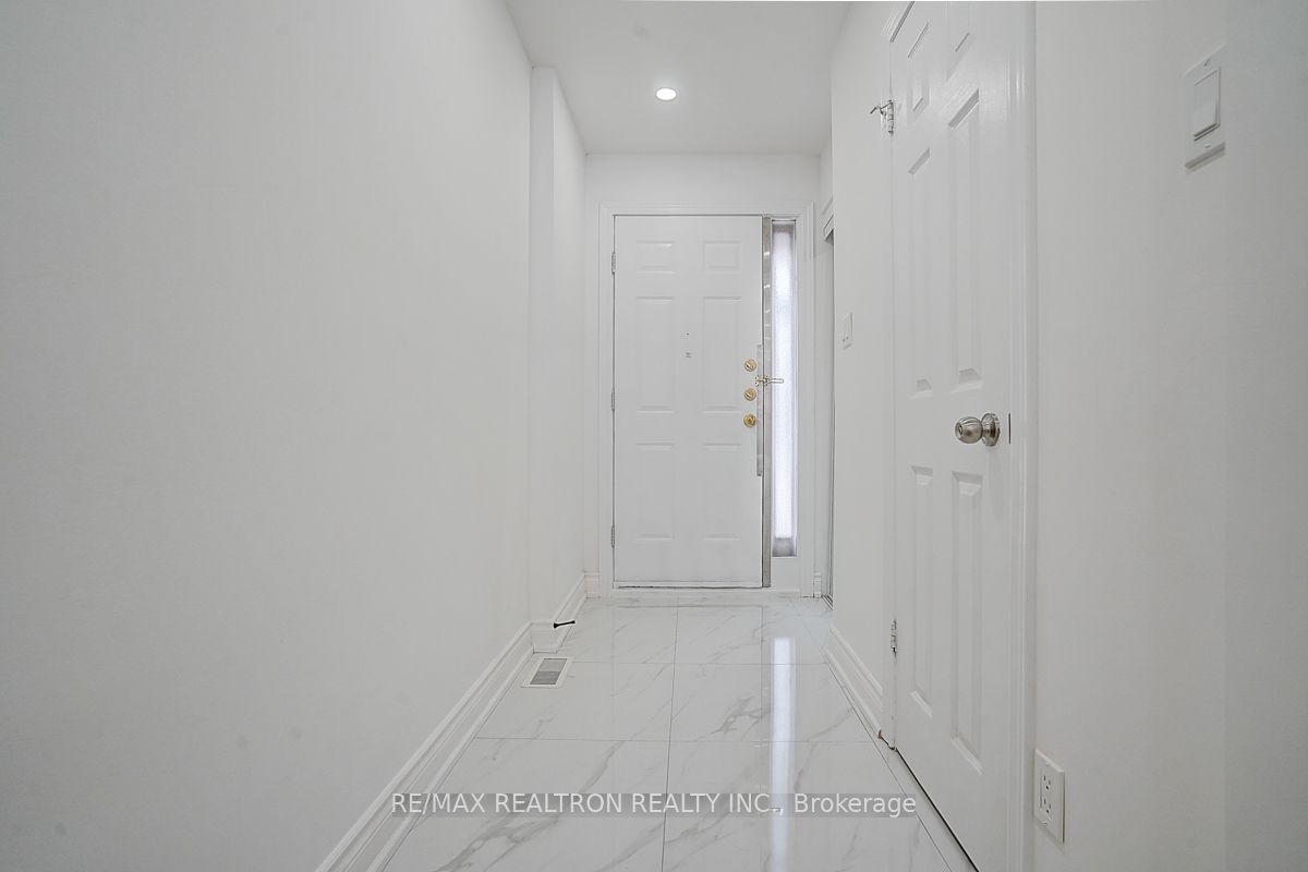 67 West Burton Court Property Photo 3