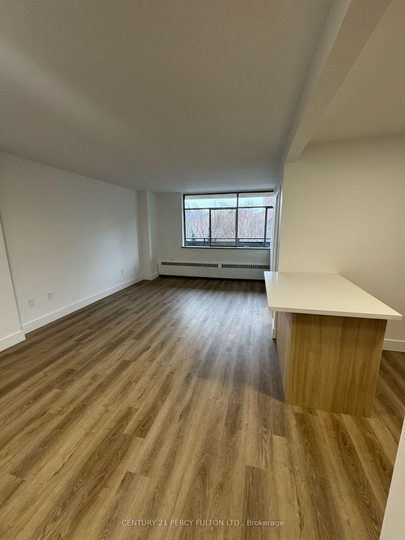 #409 - 2 Park Vista Drive Property Photo 3