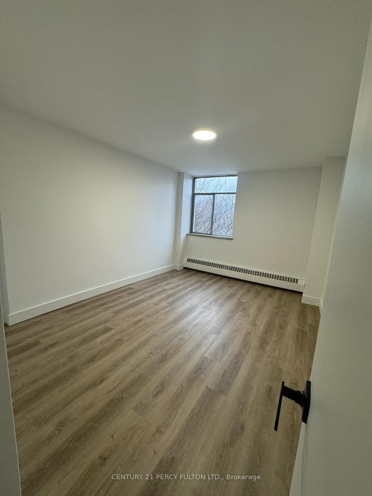 #409 - 2 Park Vista Drive Property Photo 8