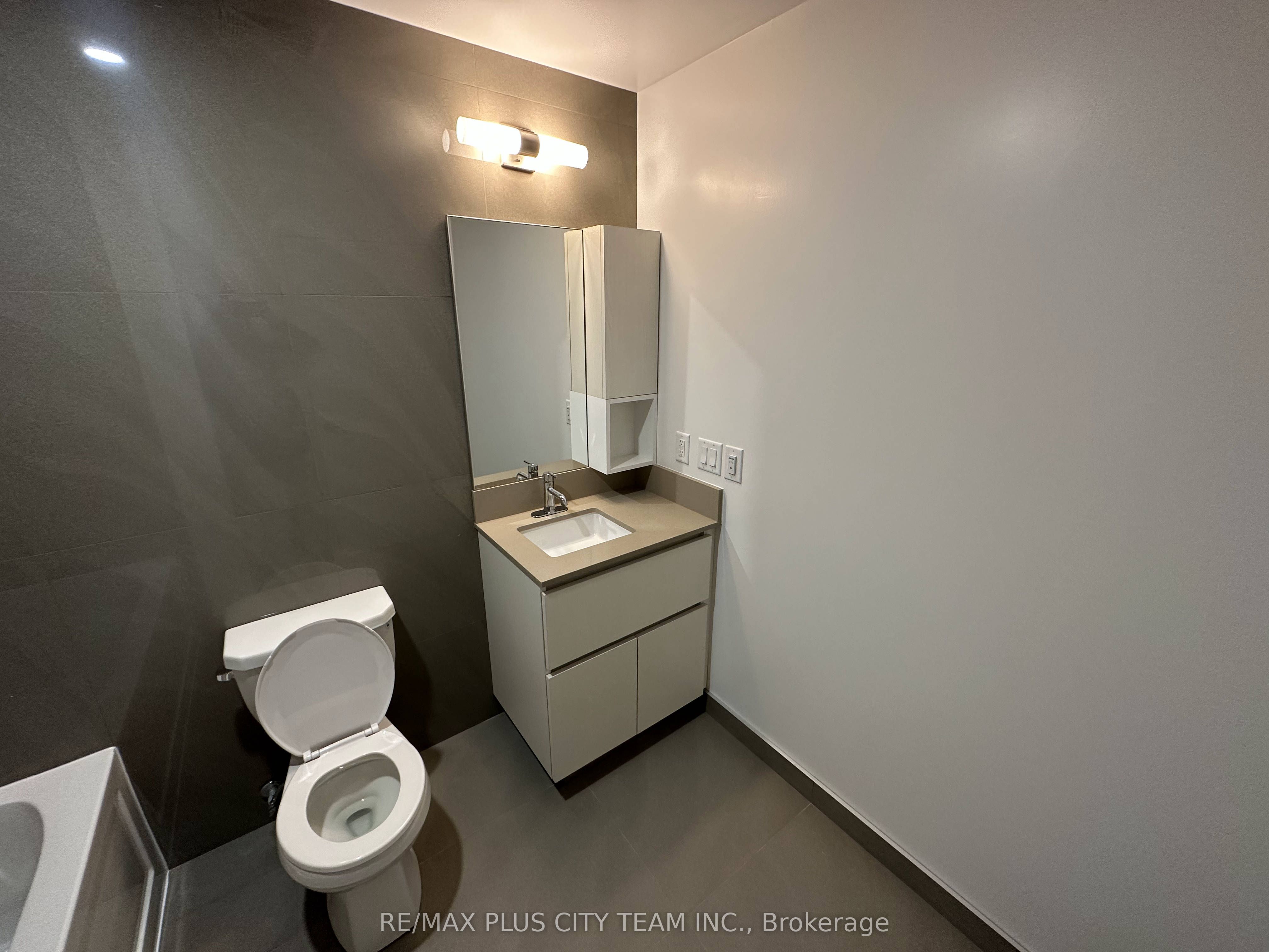 #811 - 45 Baseball Place Property Photo 13
