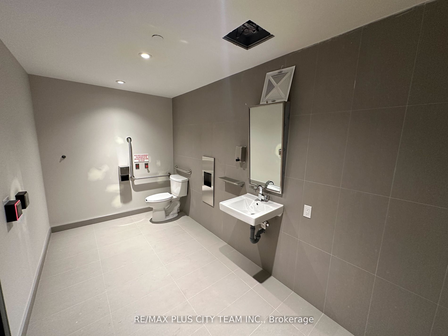 #811 - 45 Baseball Place Property Photo 19