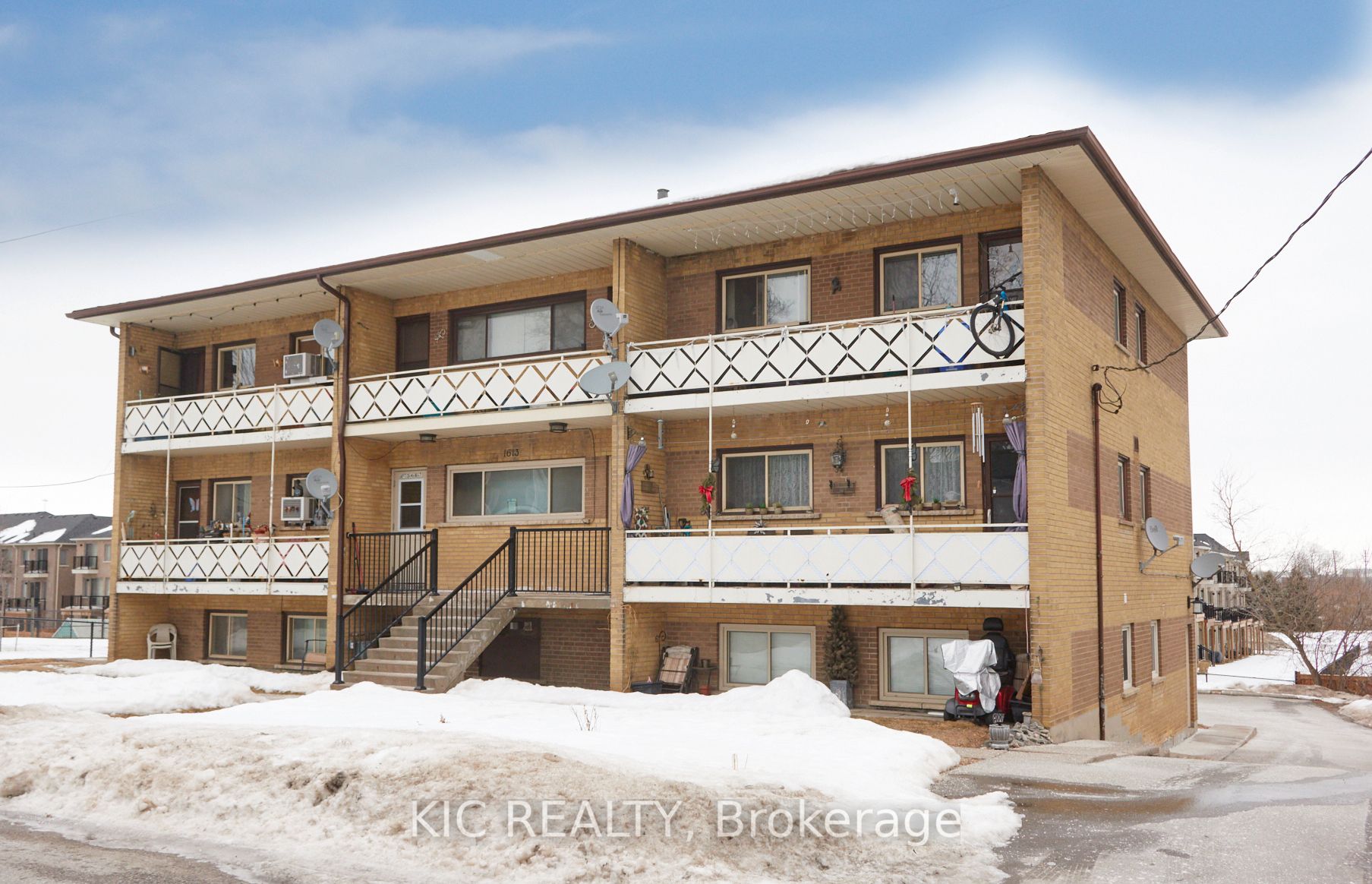 1613 Dufferin Street Property Photo 2
