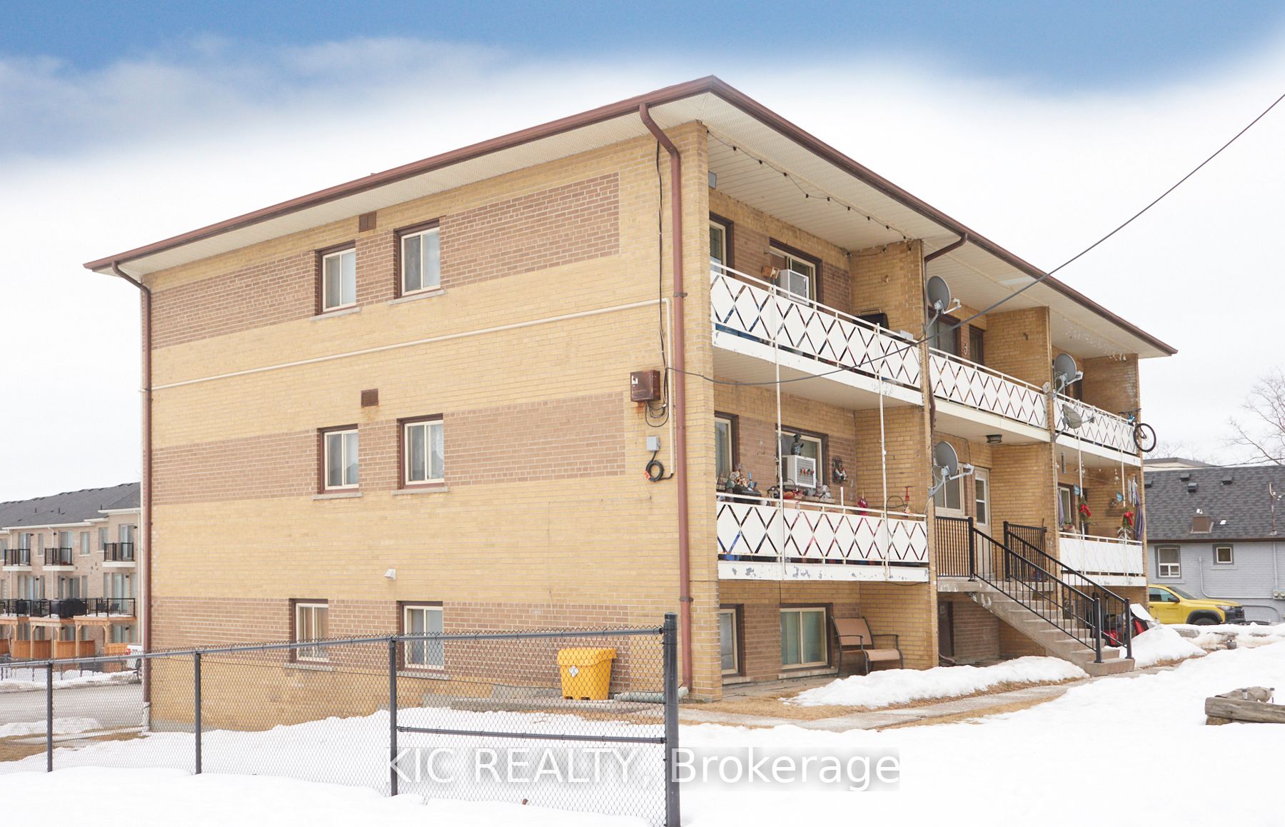 1613 Dufferin Street Property Photo 3
