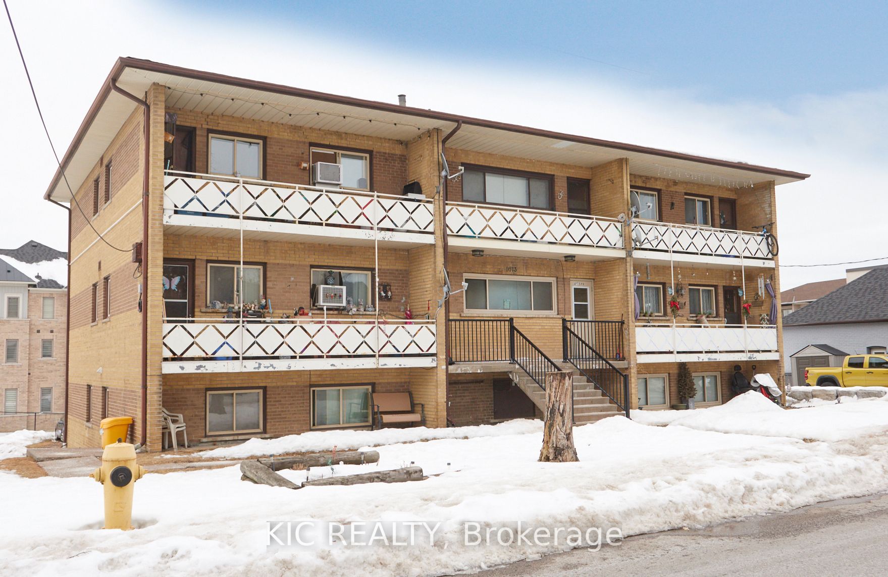 1613 Dufferin Street Property Photo 4