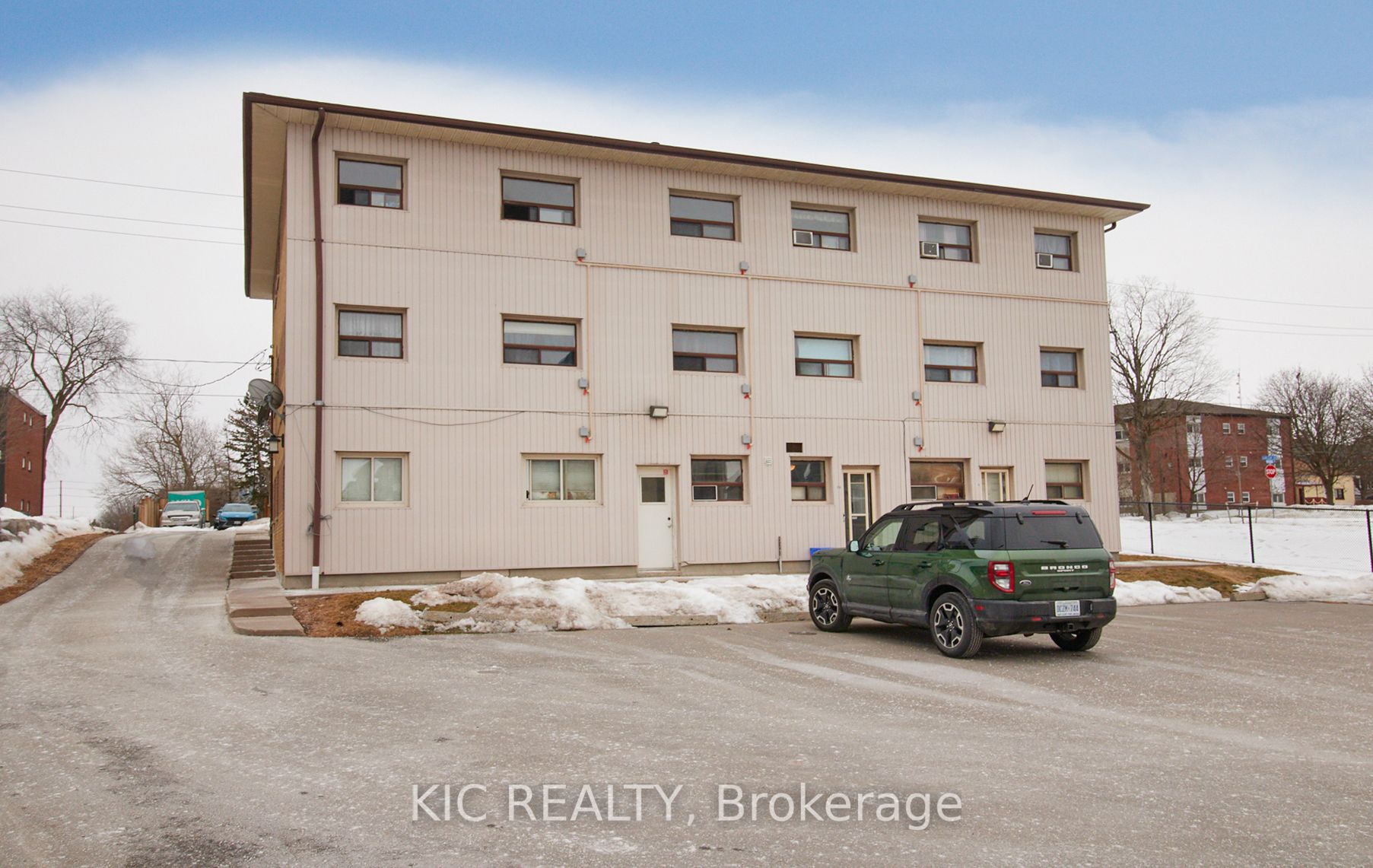 1613 Dufferin Street Property Photo 5